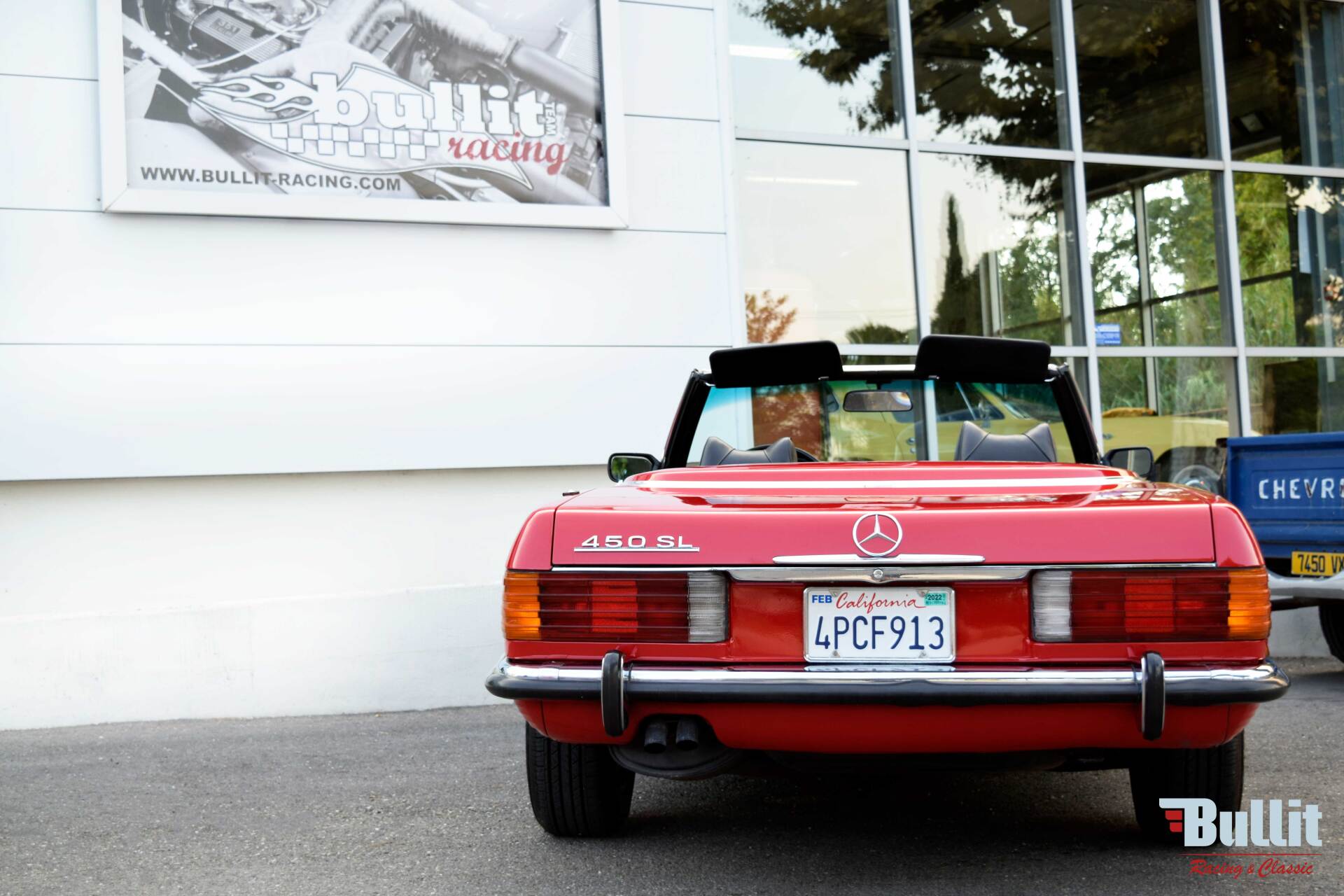 arrière de MERCEDES 450SL ROUGE DE 1972