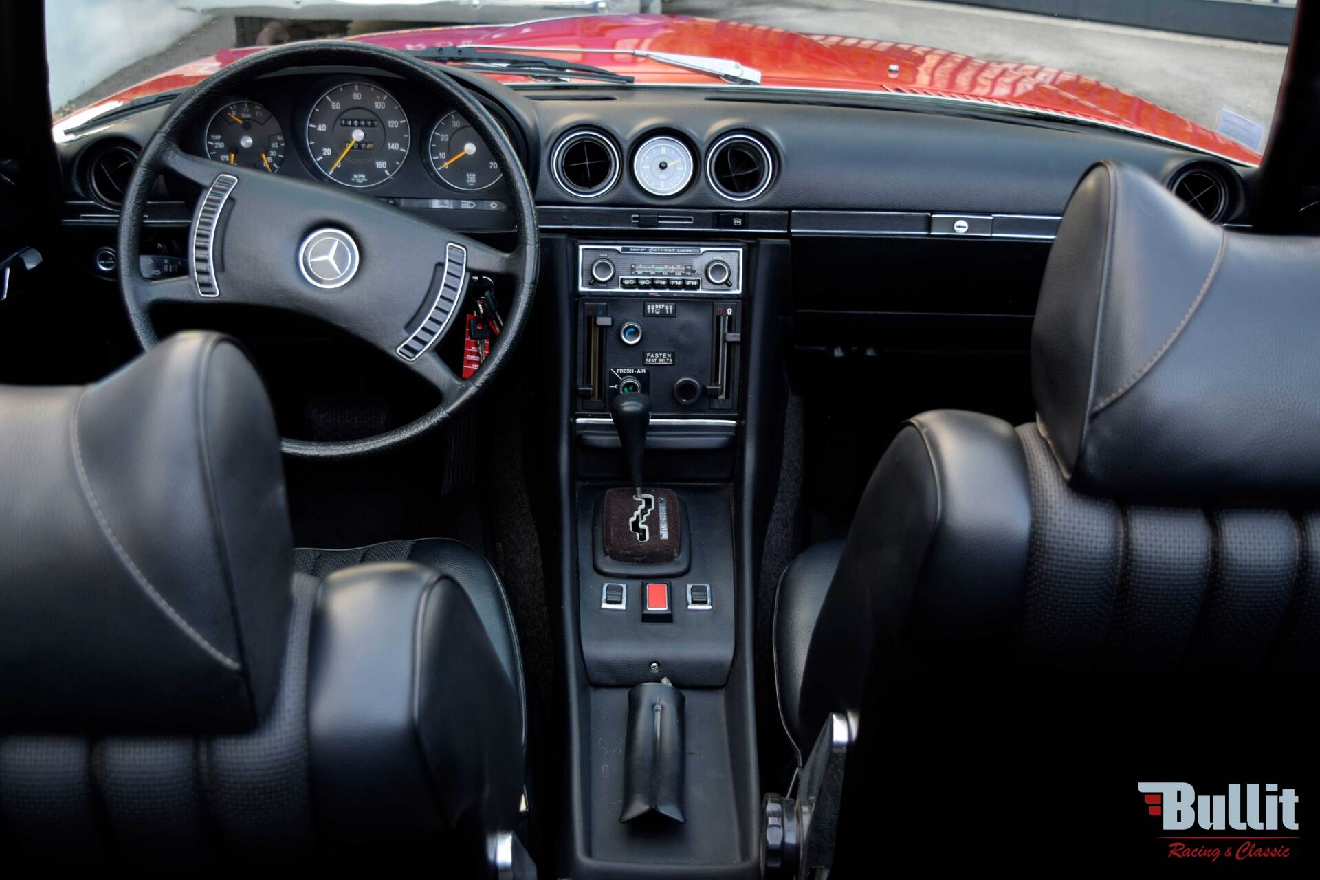 intérieur de MERCEDES 450SL ROUGE DE 1972