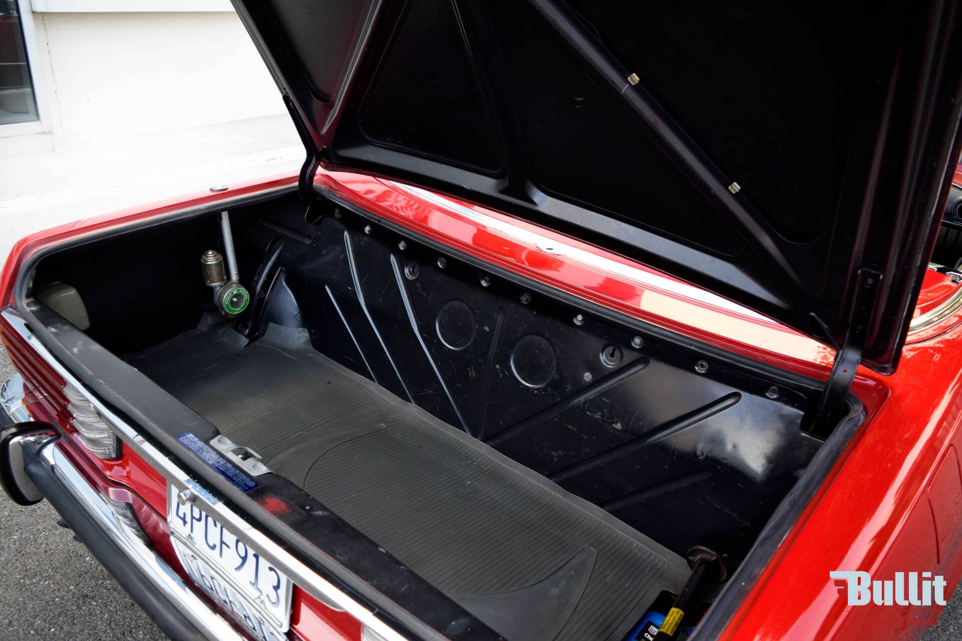 malle arrière de MERCEDES 450SL ROUGE DE 1972