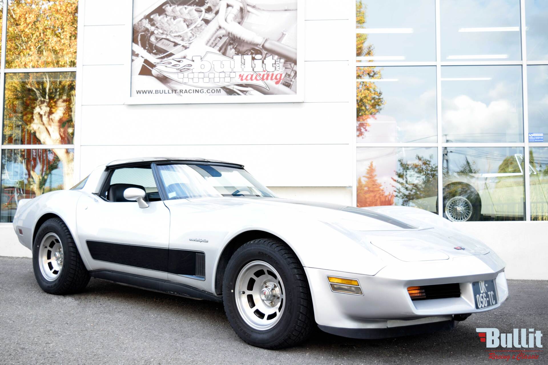 CHEVROLET CORVETTE C3 T-TOP GRISE DE 1982