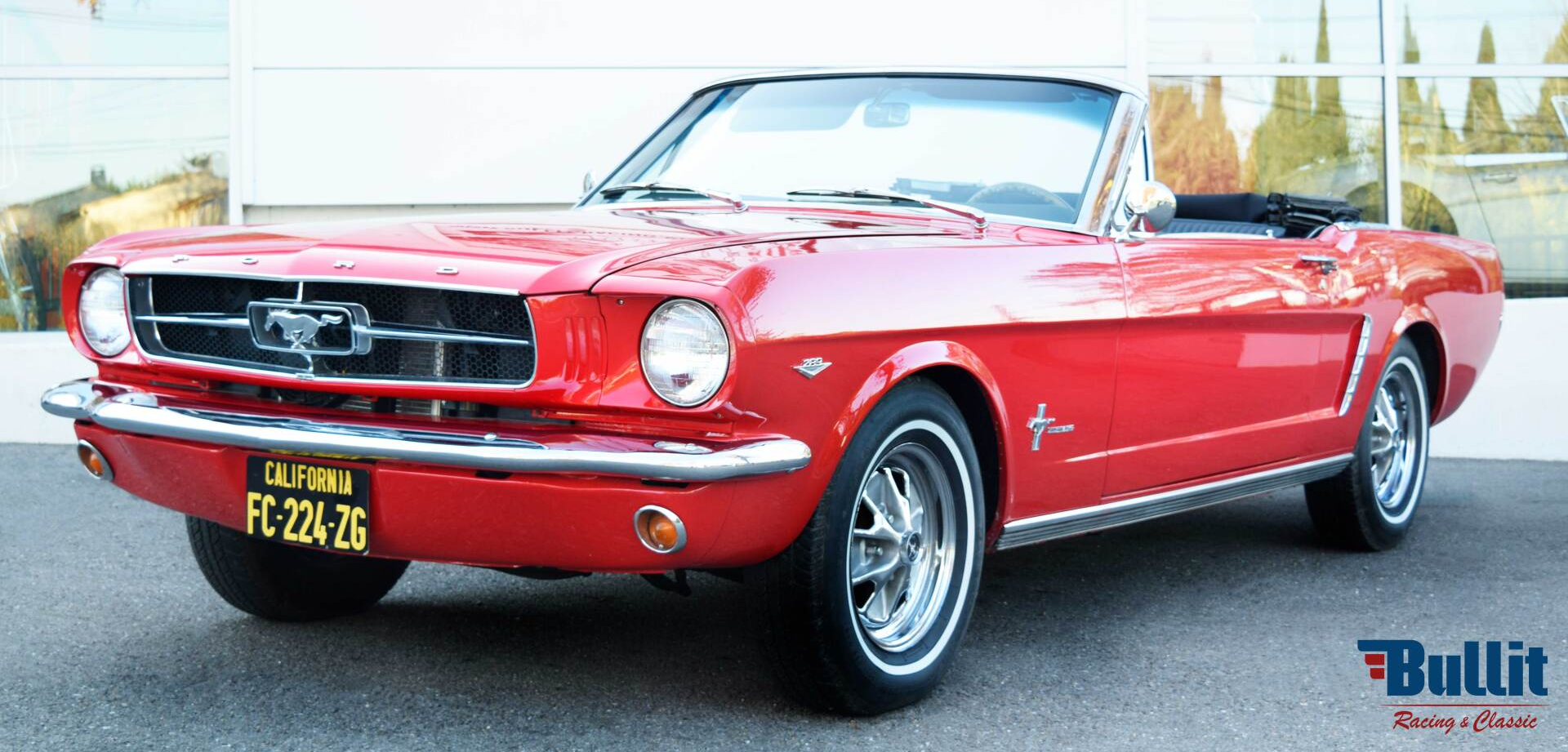 Ford Mustang cabriolet de 1965 rouge intérieur noir