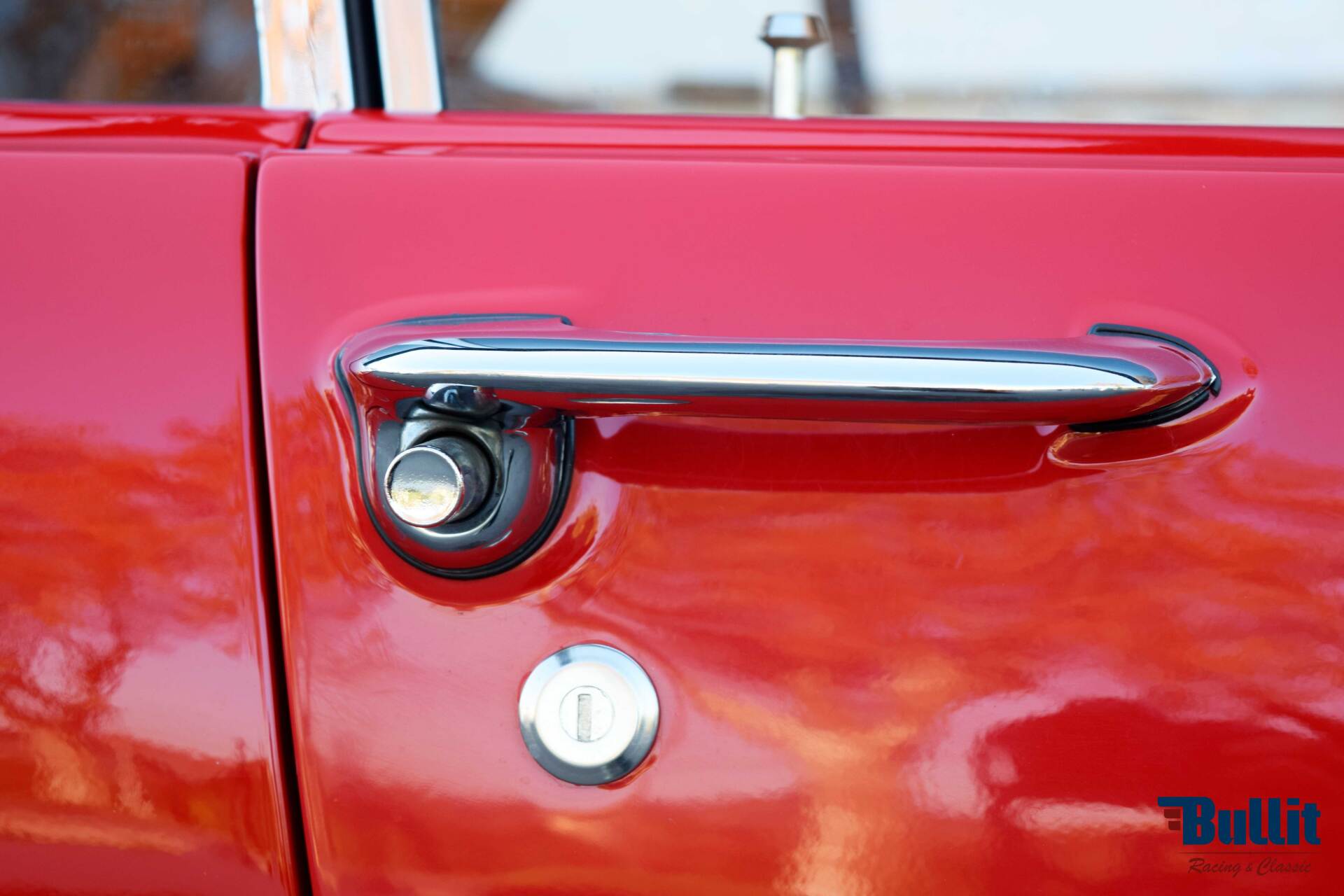 poignée de Ford Mustang cabriolet de 1965 rouge intérieur noir