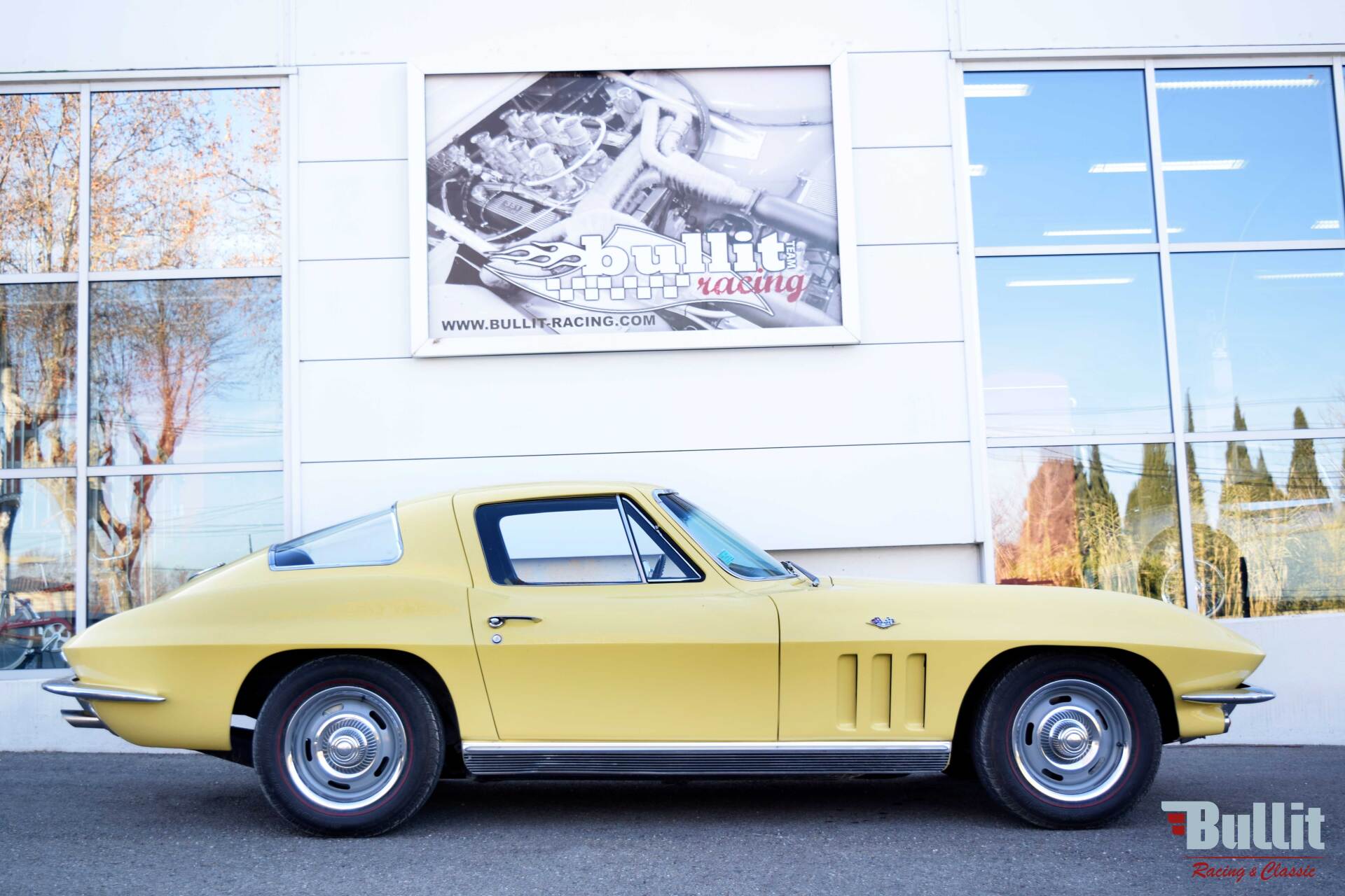 Chevrolet Corvette C2 327 Sting Ray jaune de 1966
