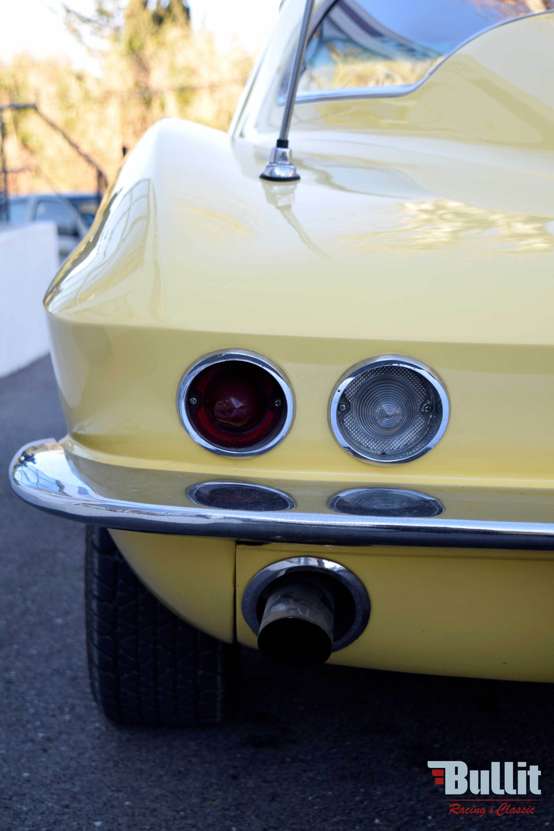 arrière de CHEVROLET CORVETTE STING RAY C2 327 de 1966