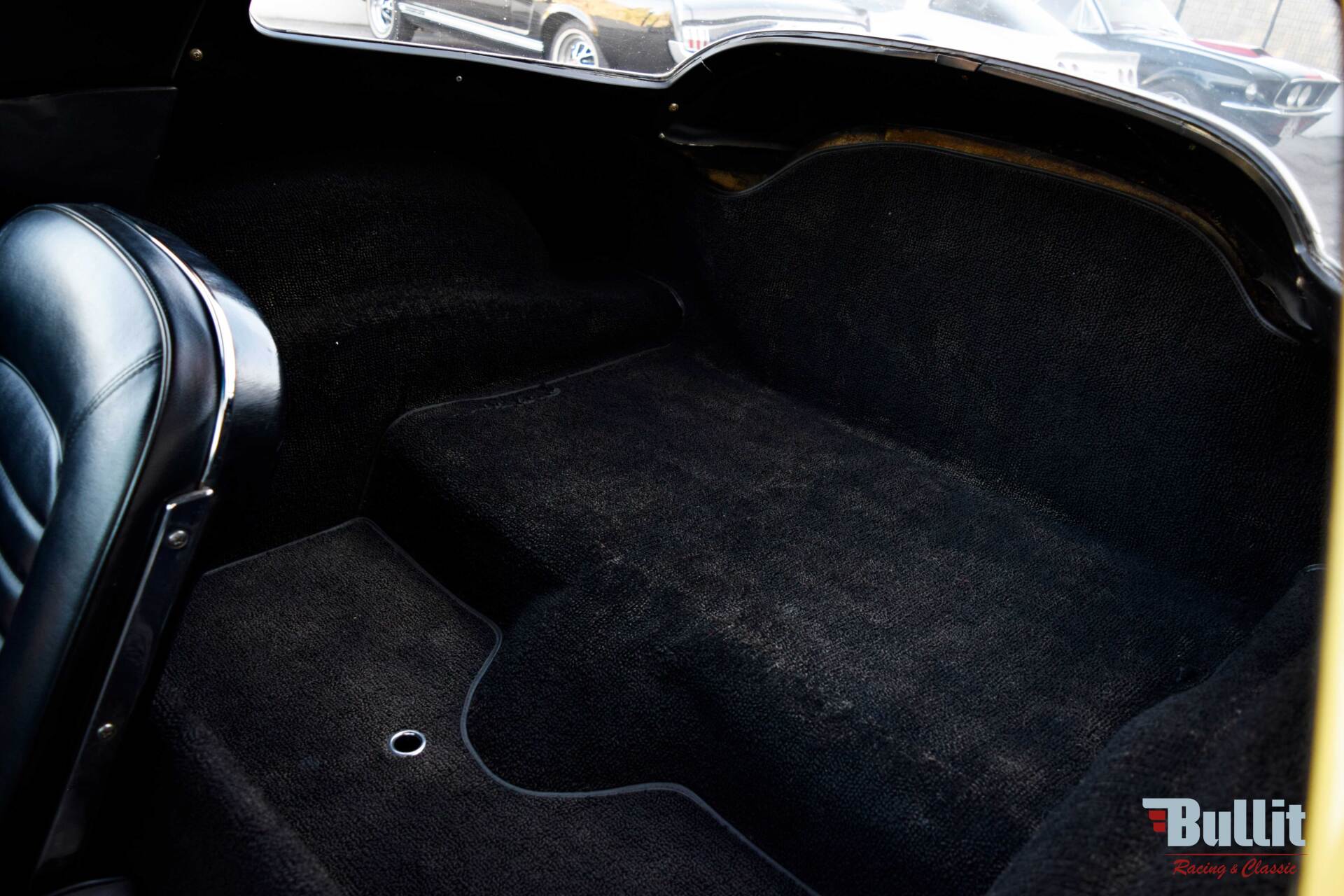 coffre de CHEVROLET CORVETTE STING RAY C2 327 de 1966