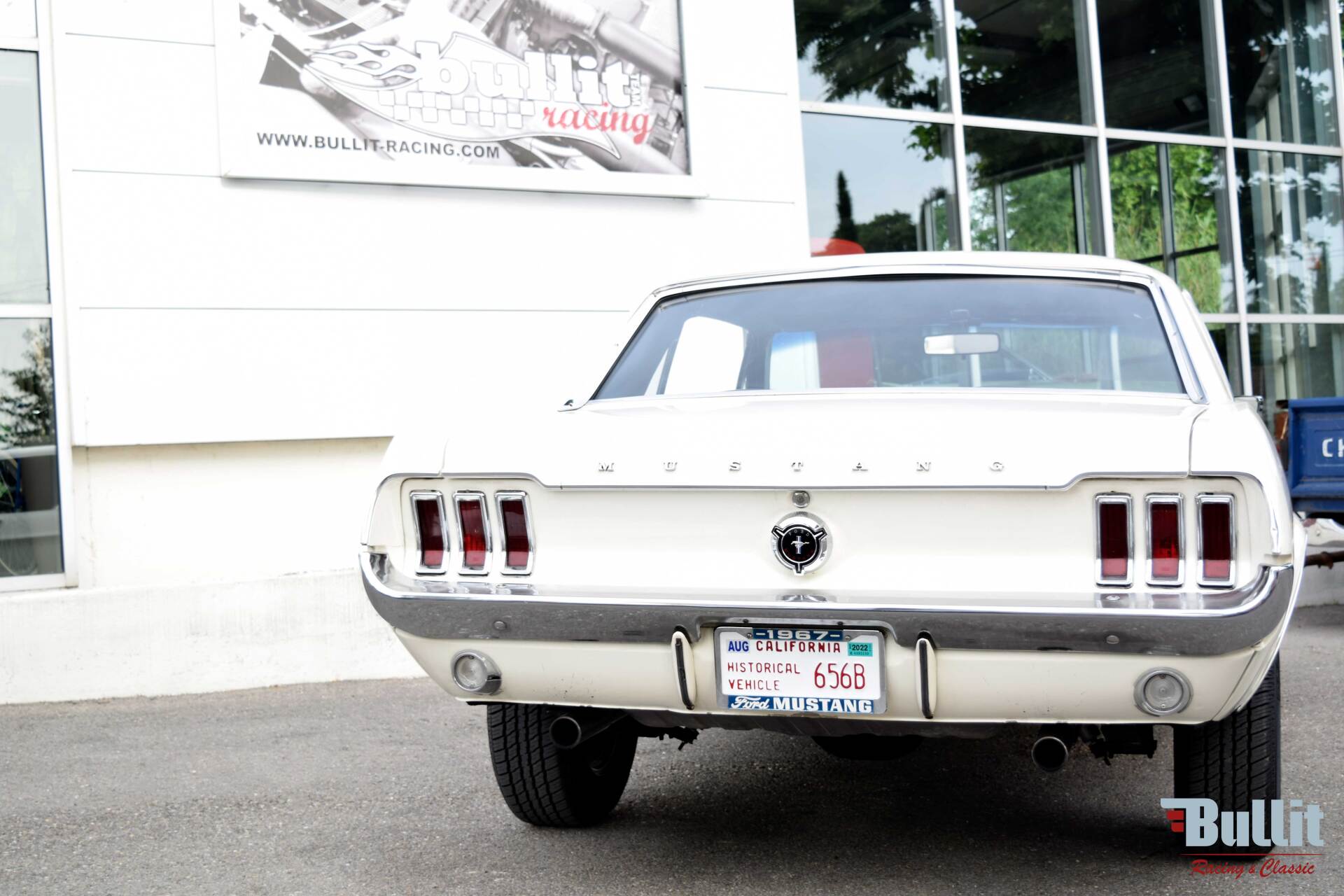 Arrière Ford Mustang coupé 289 de 1967 couleur Wimbledon White