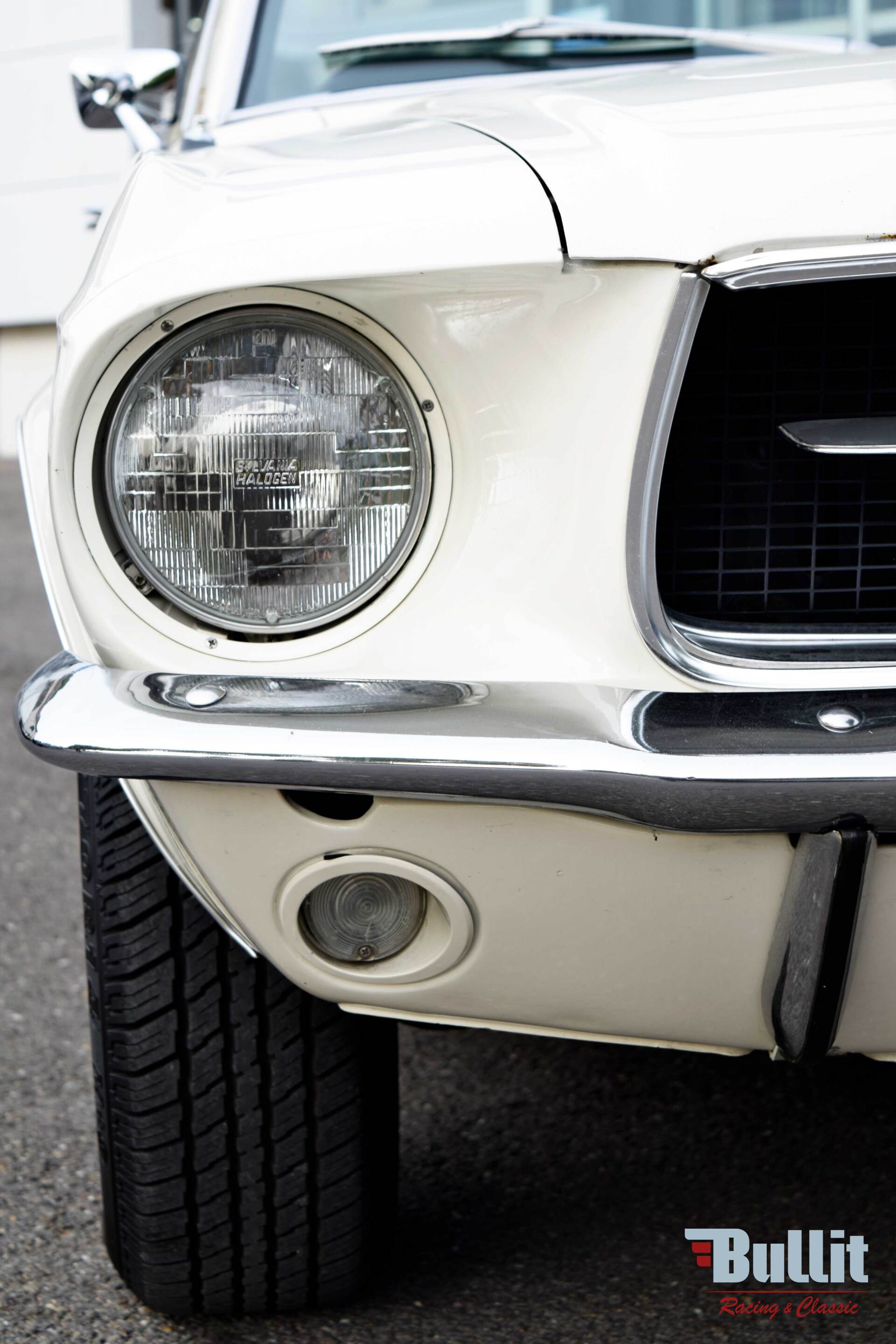 Phare Avant Ford Mustang coupé 289 de 1967 couleur Wimbledon White