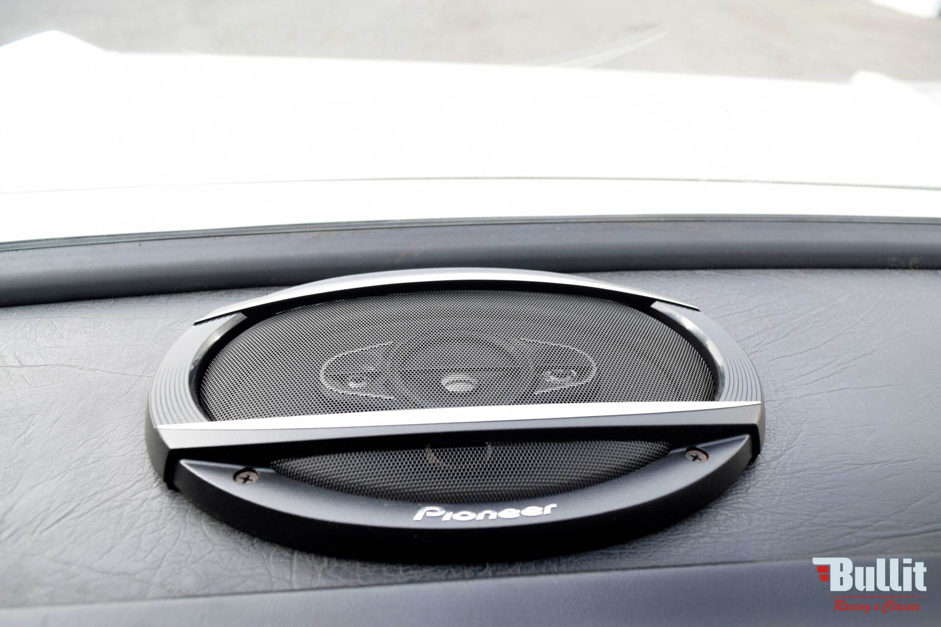 Sono Ford Mustang coupé 289 de 1967 couleur Wimbledon White