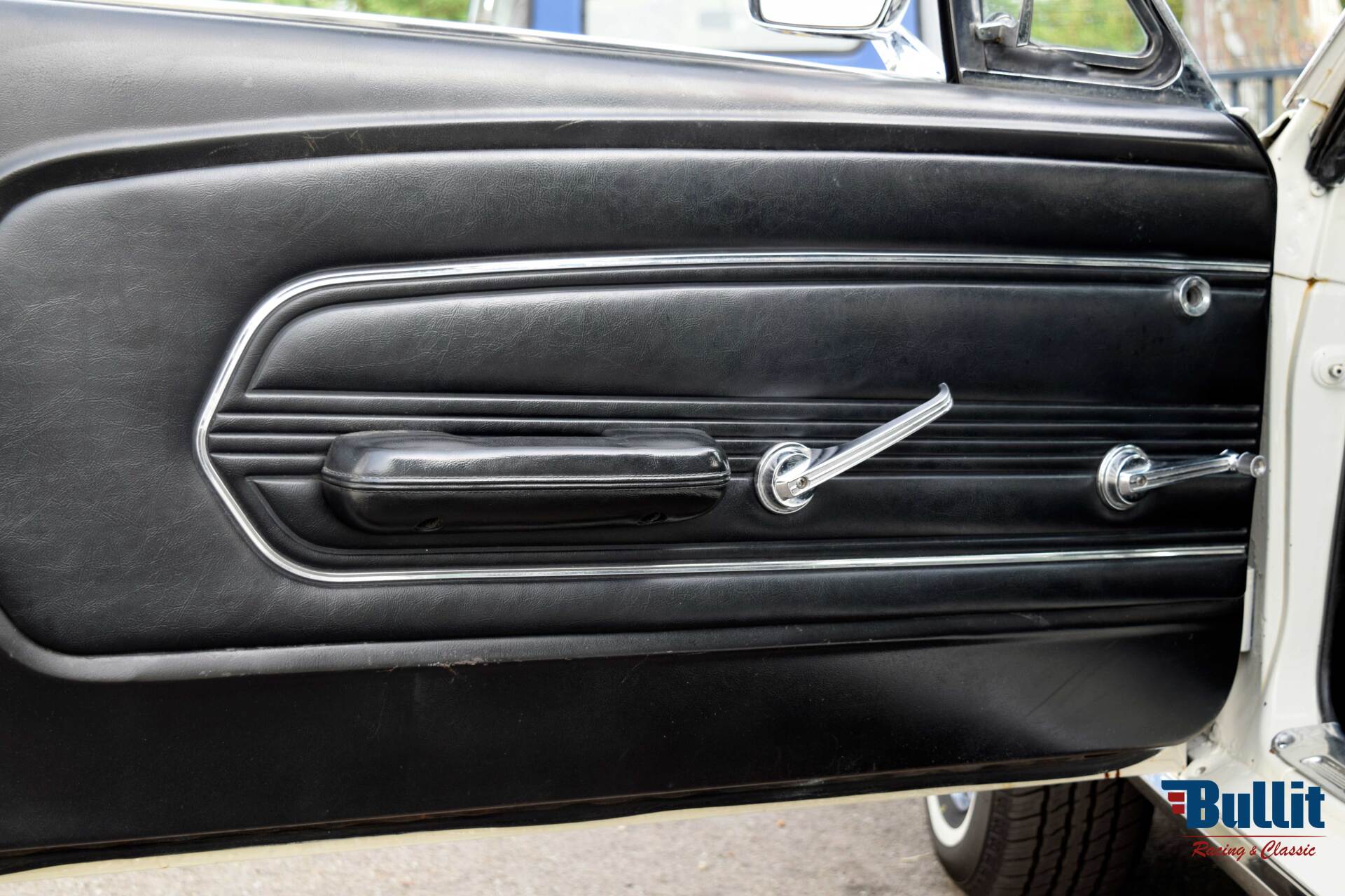 Portière Ford Mustang coupé 289 de 1967 couleur Wimbledon White