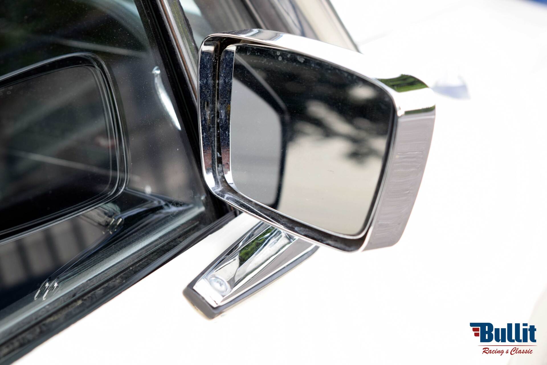 rétroviseur Ford Mustang coupé 289 de 1967 couleur Wimbledon White