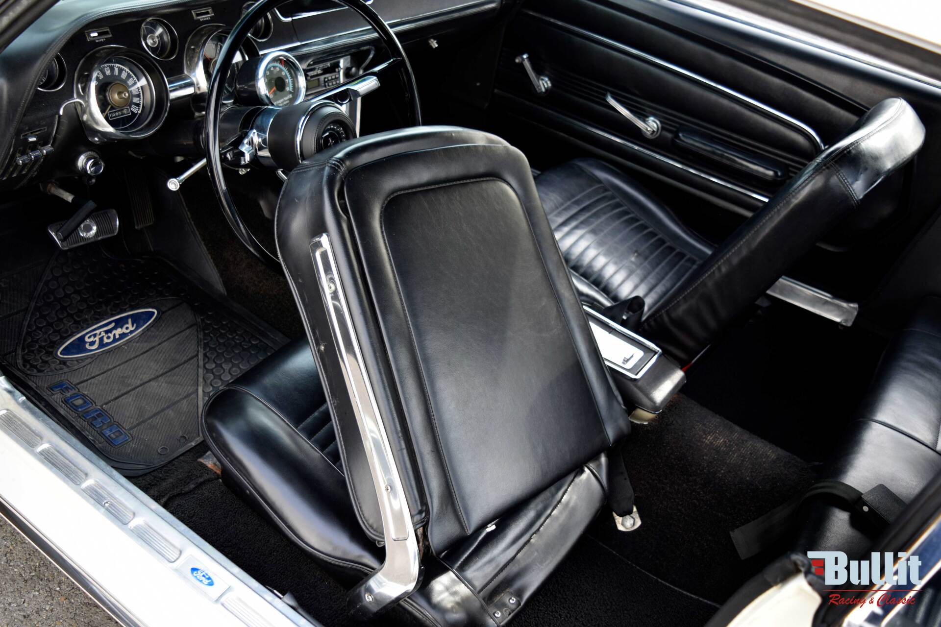 Sièges Ford Mustang coupé 289 de 1967 couleur Wimbledon White