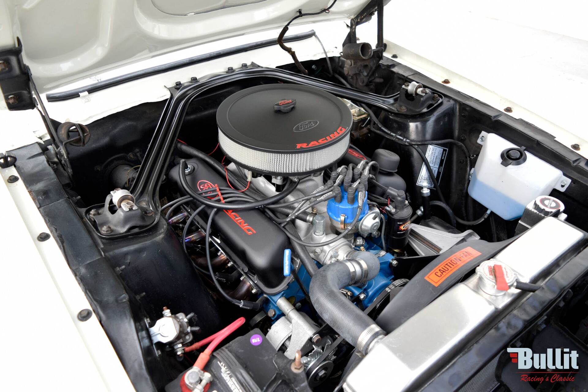 Moteur Ford Mustang coupé 289 de 1967 couleur Wimbledon White