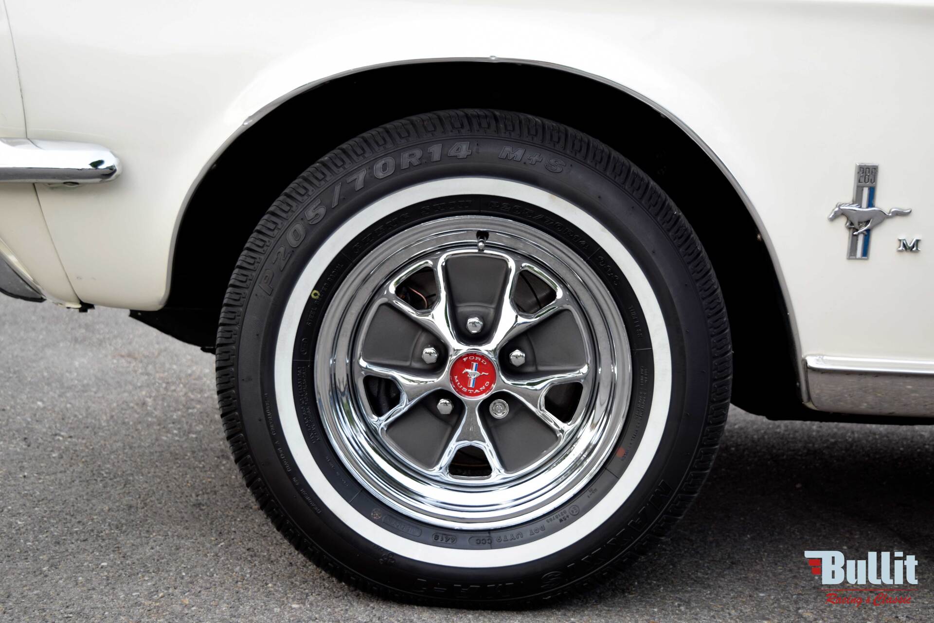 Roue Ford Mustang coupé 289 de 1967 couleur Wimbledon White