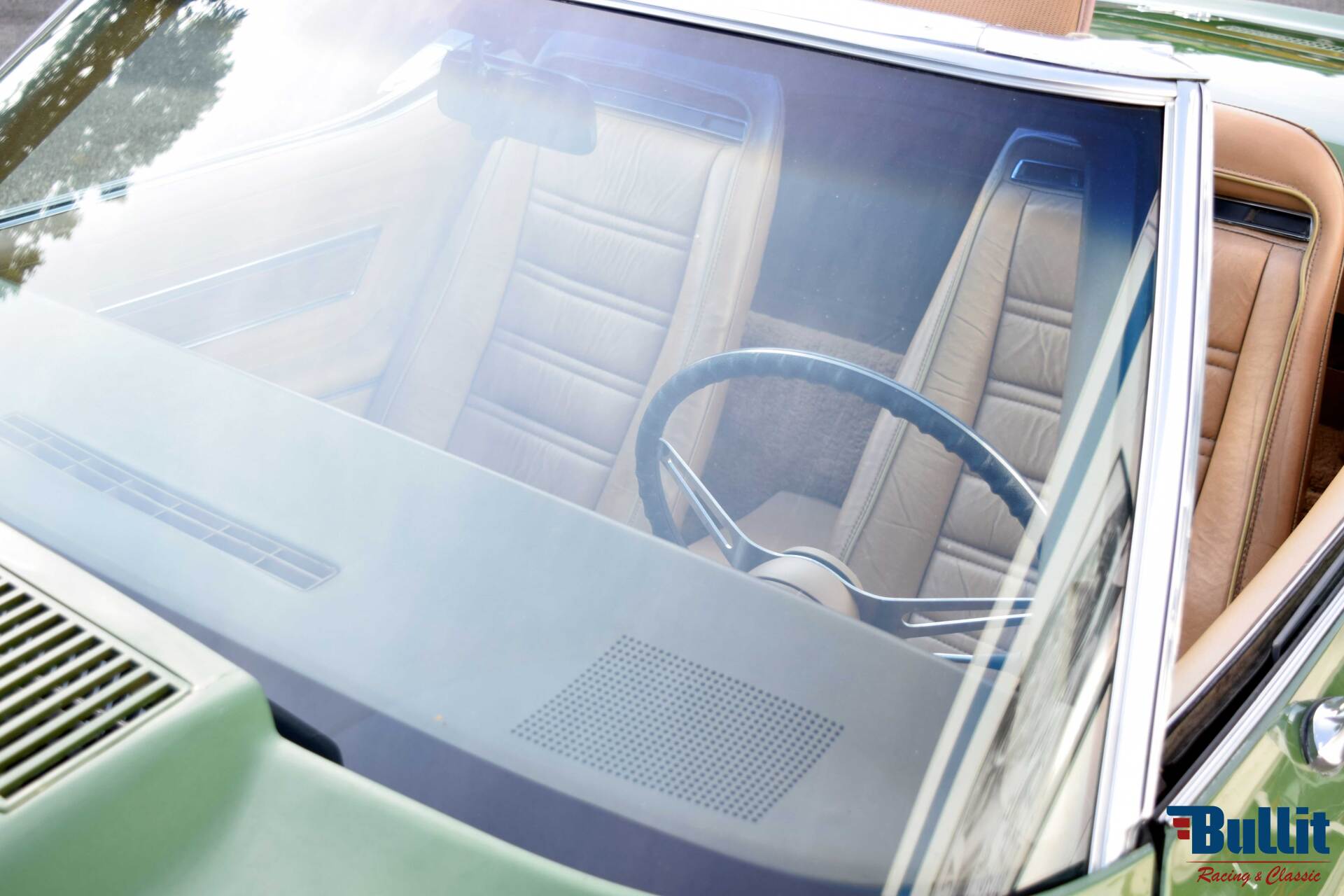Pare brise Chevrolet Corvette C3 Stingray cabriolet ELKHART GREEN de 1973
