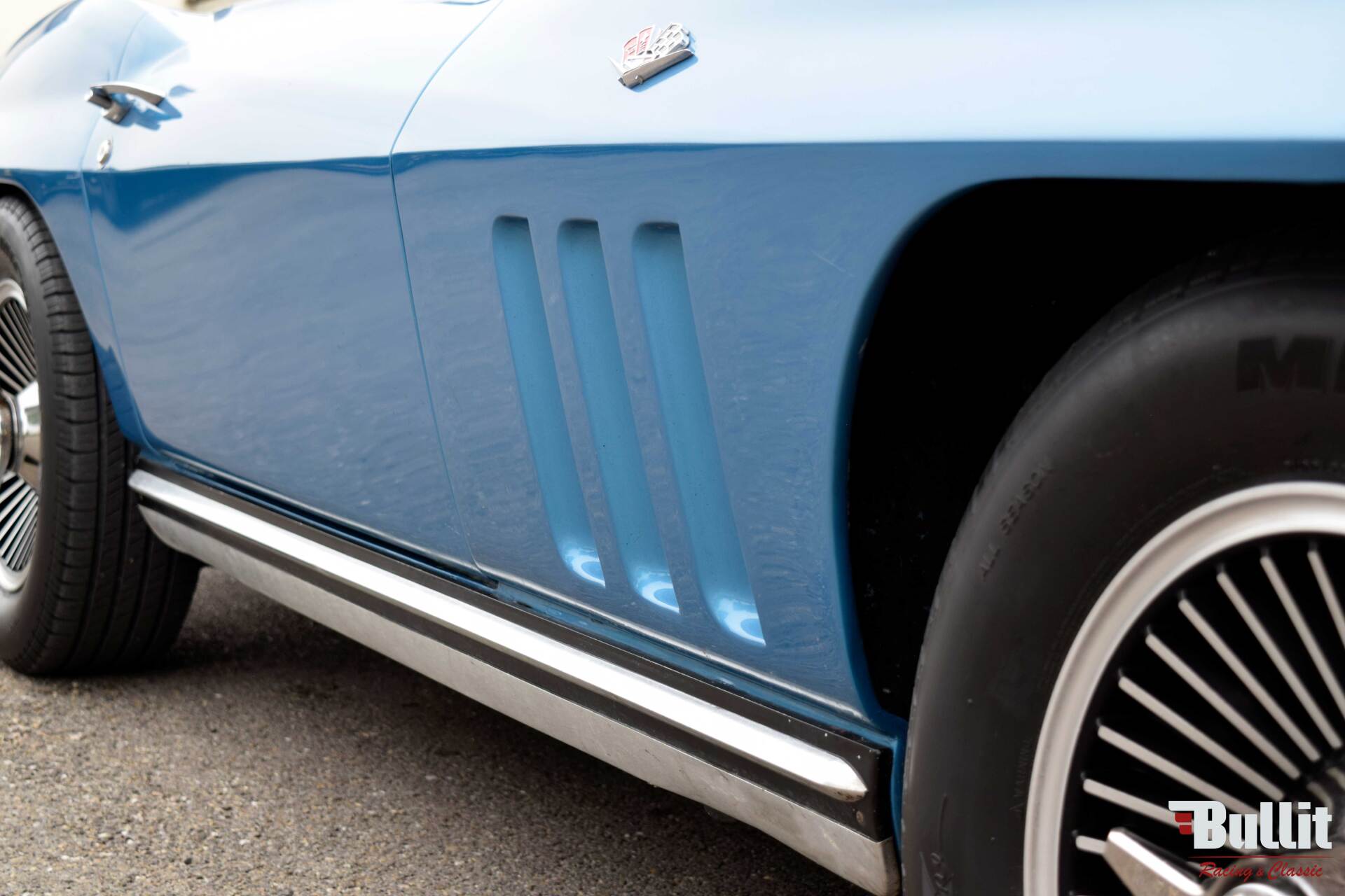 Détail carrosserie Chevrolet Corvette C2 327 Sting Ray Nassau Blue de 1965