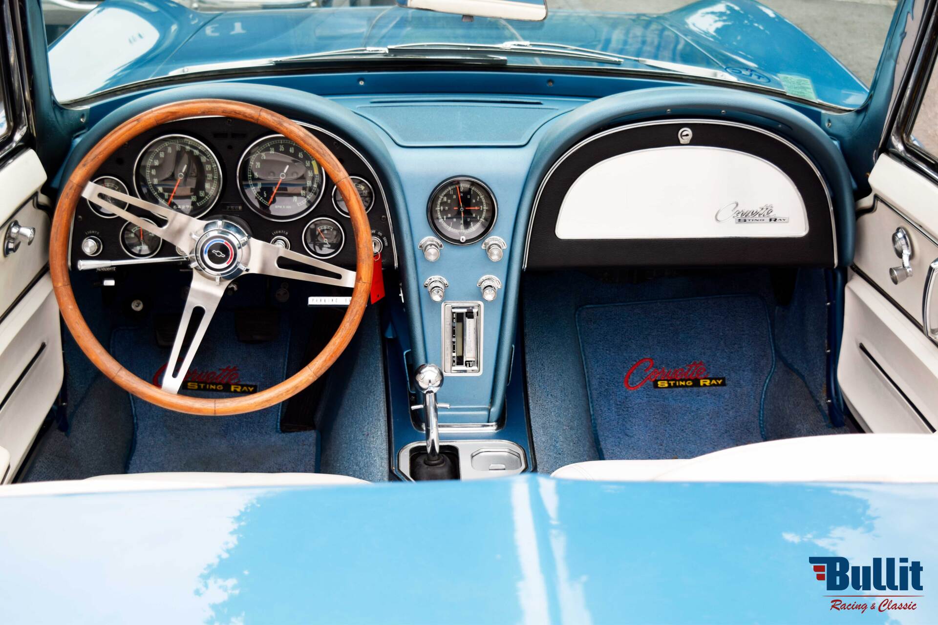 Tableau de bord Chevrolet Corvette C2 327 Sting Ray Nassau Blue de 1965