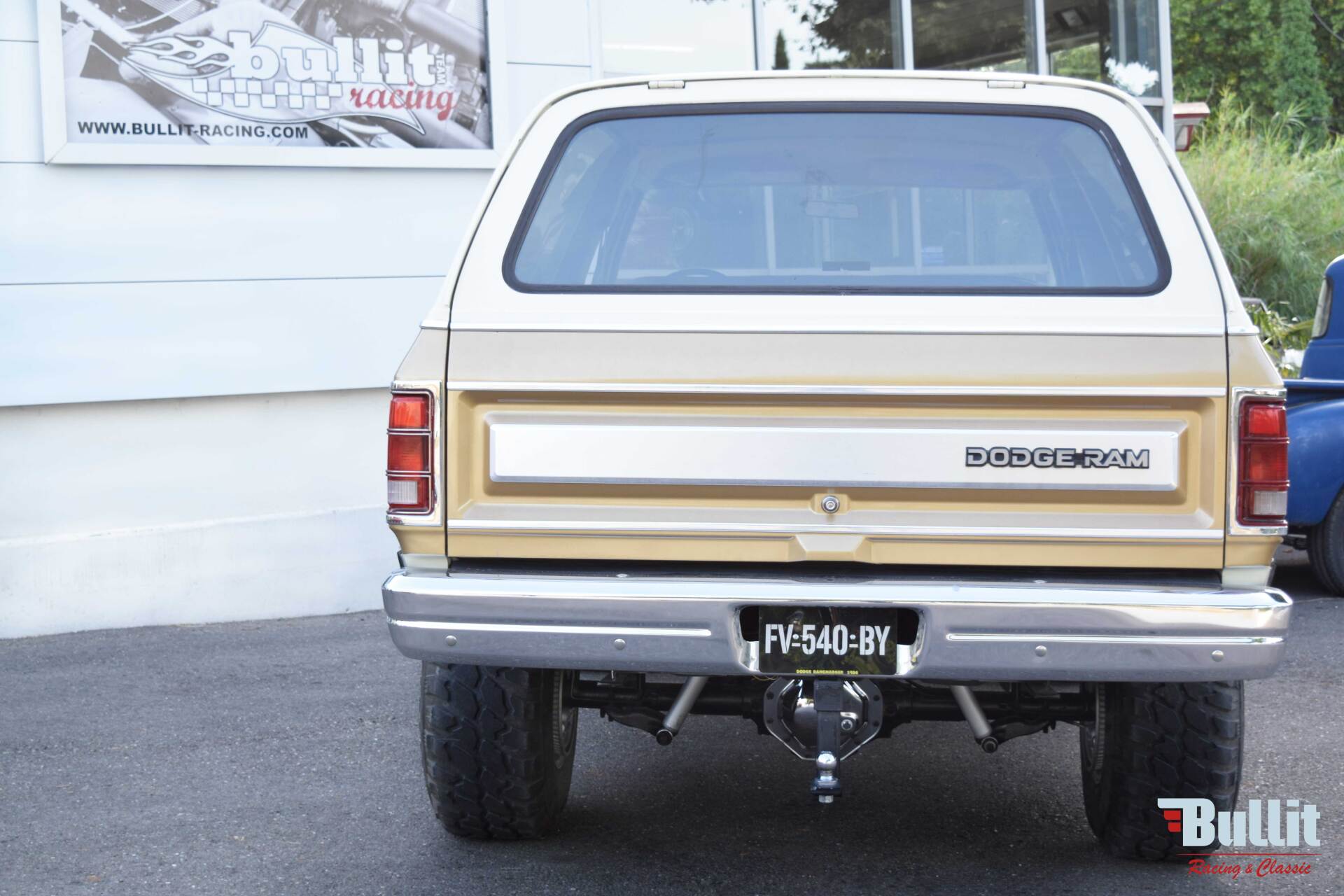 arrière de DODGE RAMCHARGER gold/ivory 1986
