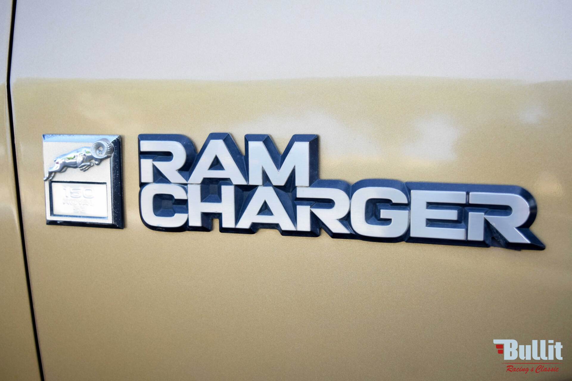emblème de DODGE RAMCHARGER gold/ivory 1986