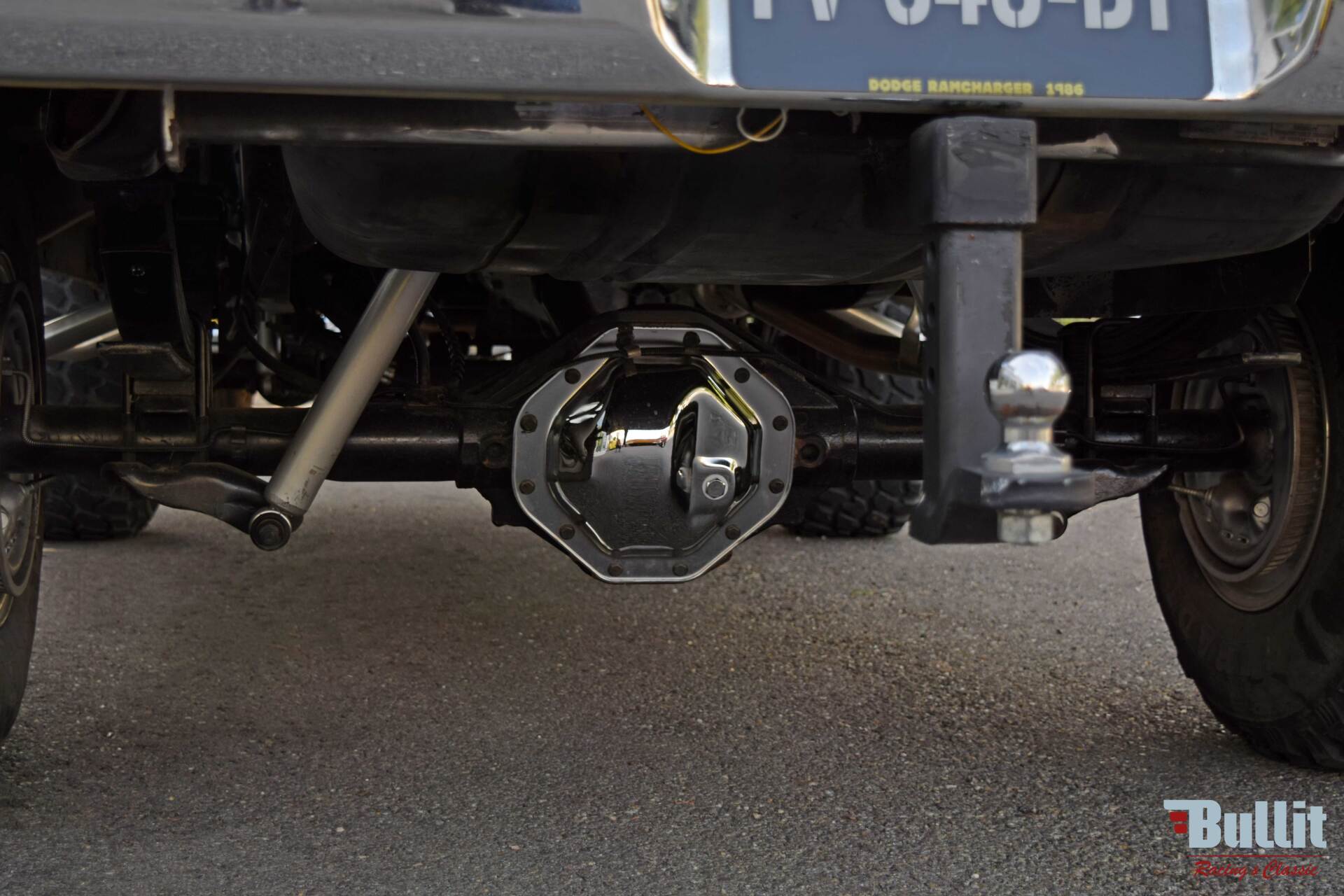 détail chassis de DODGE RAMCHARGER gold/ivory 1986