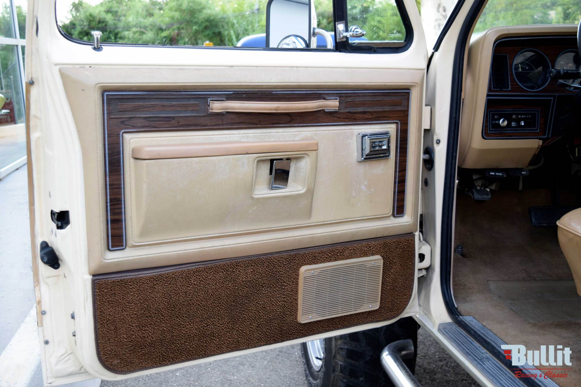 portière de DODGE RAMCHARGER gold/ivory 1986