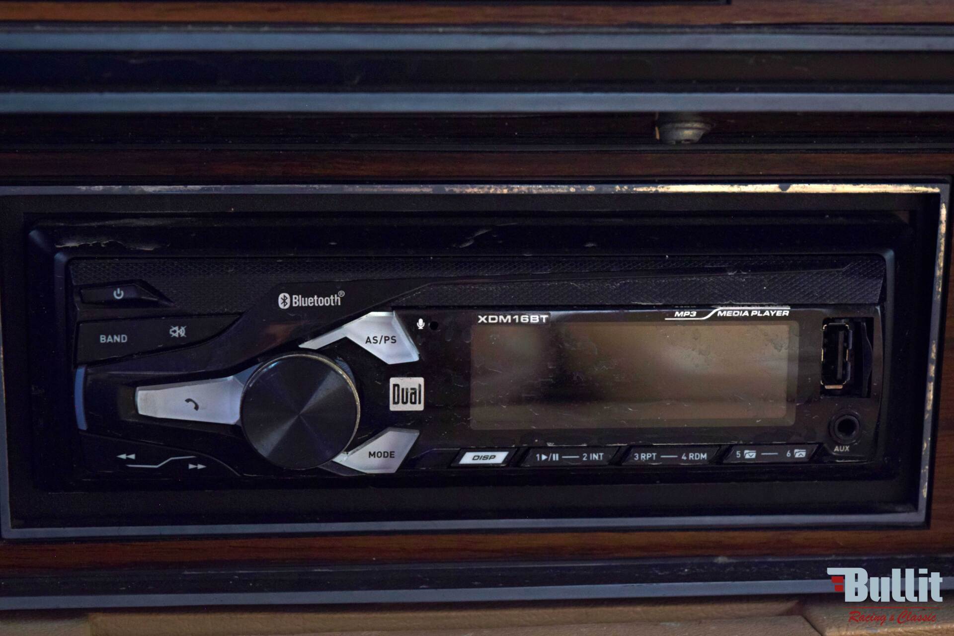 radio de DODGE RAMCHARGER gold/ivory 1986