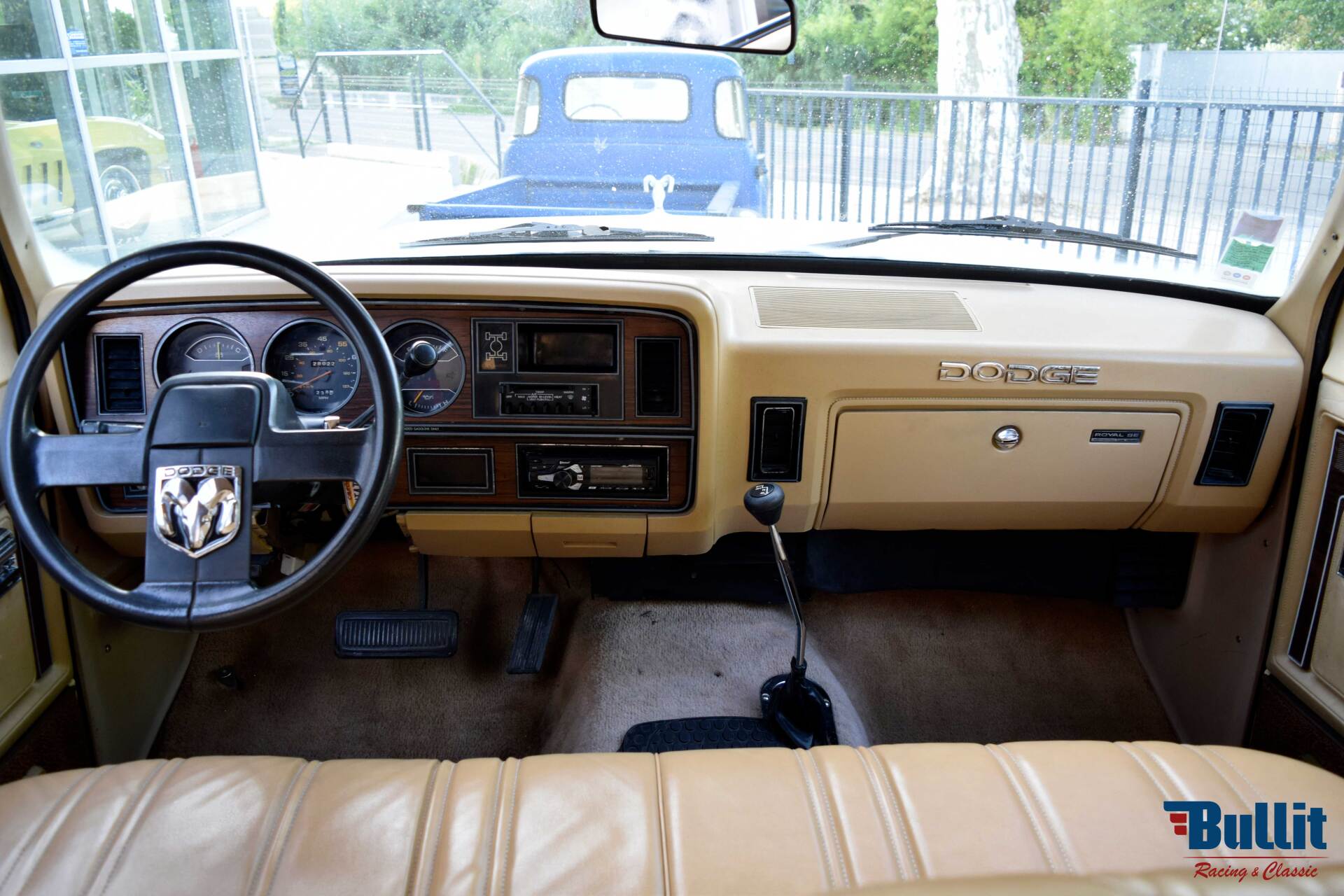 tableau de bord de DODGE RAMCHARGER gold/ivory 1986