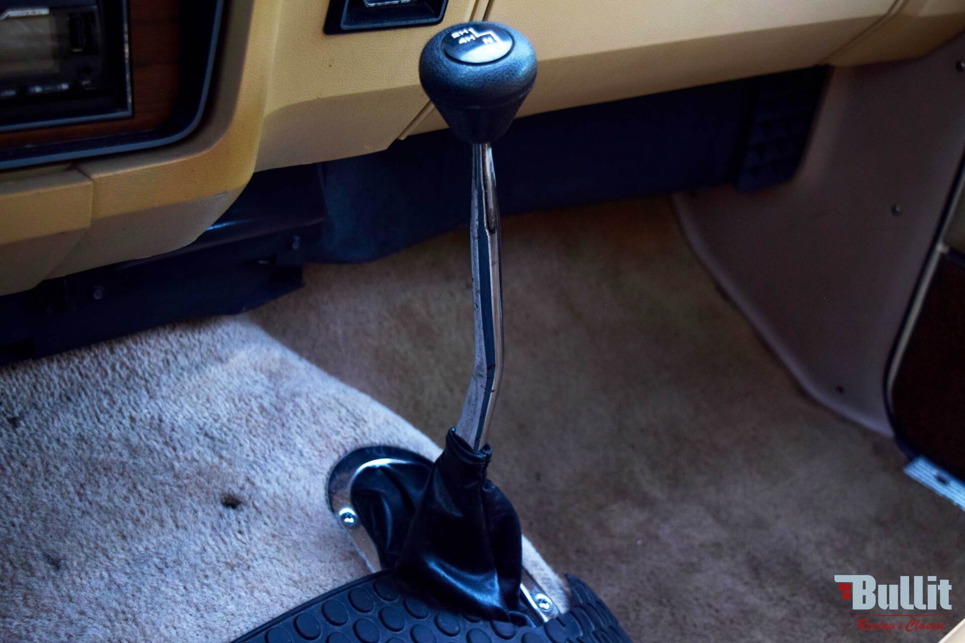 levier de vitesses de DODGE RAMCHARGER gold/ivory 1986