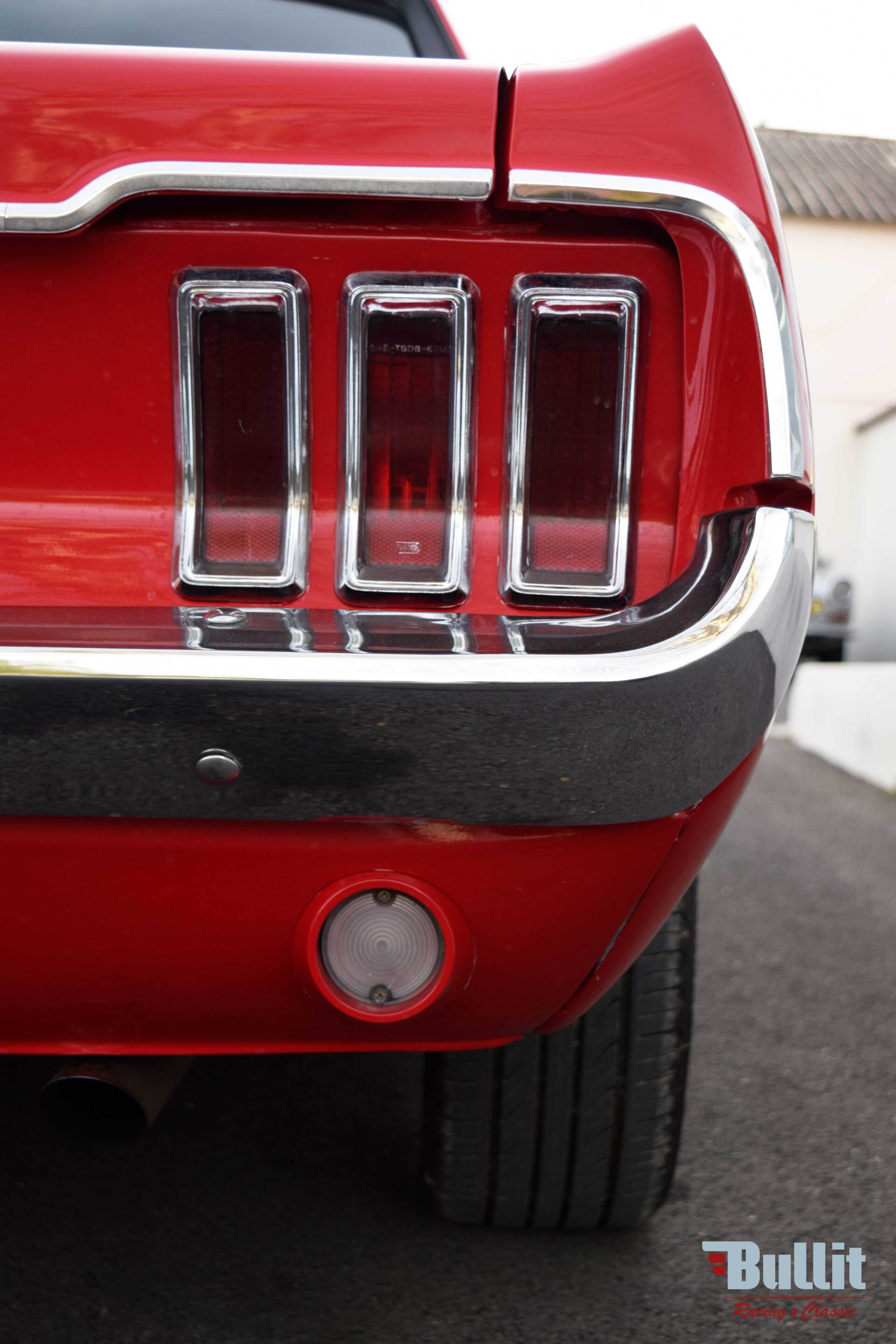 feux de Ford Mustang coupé 289 rouge de 1967