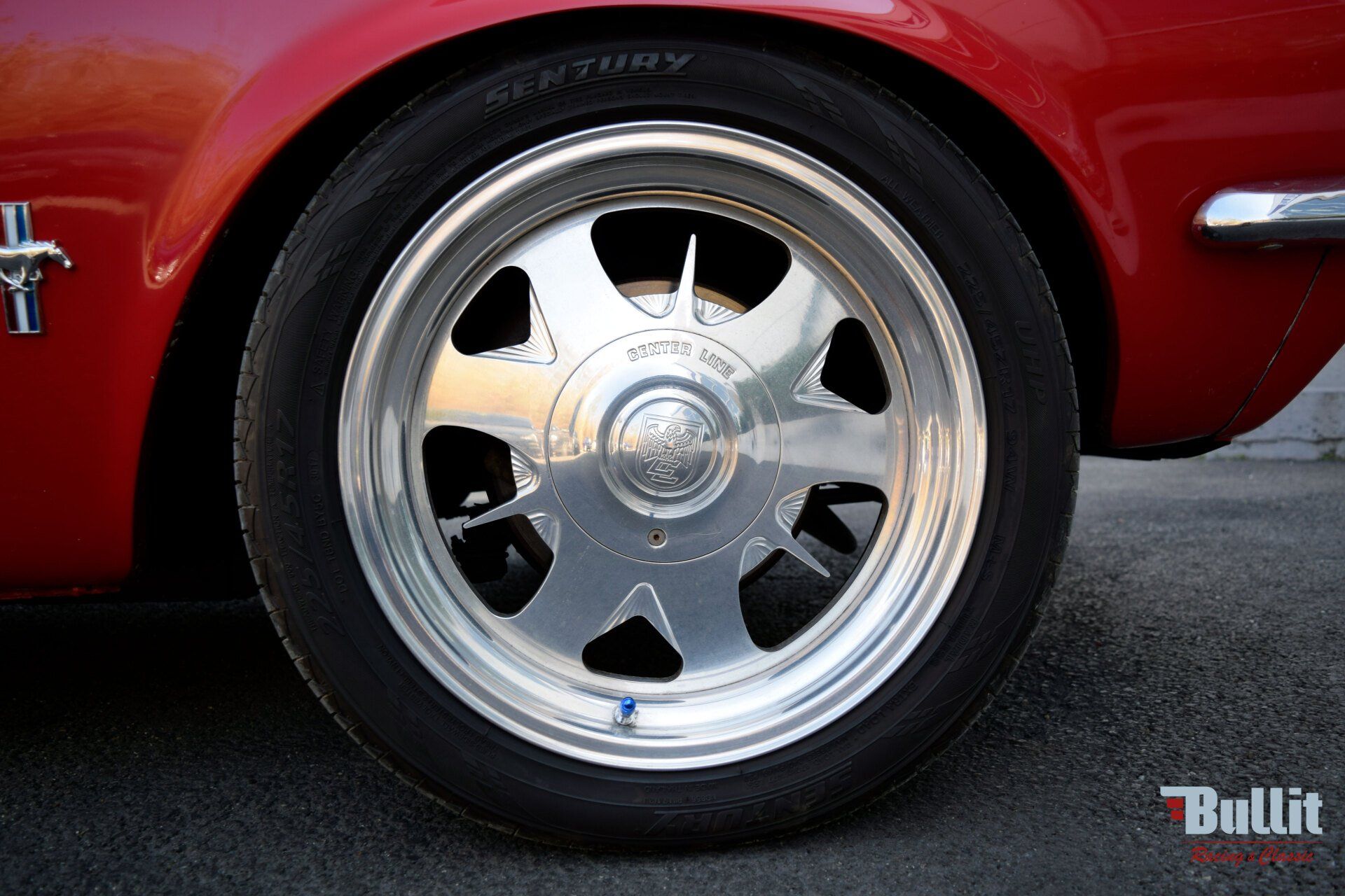 roue de Ford Mustang coupé 289 rouge de 1967