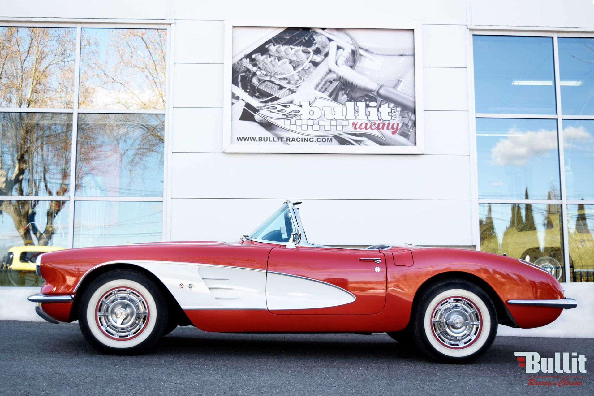 Chevrolet Corvette C1 cabriolet 1960 vue de profil droit