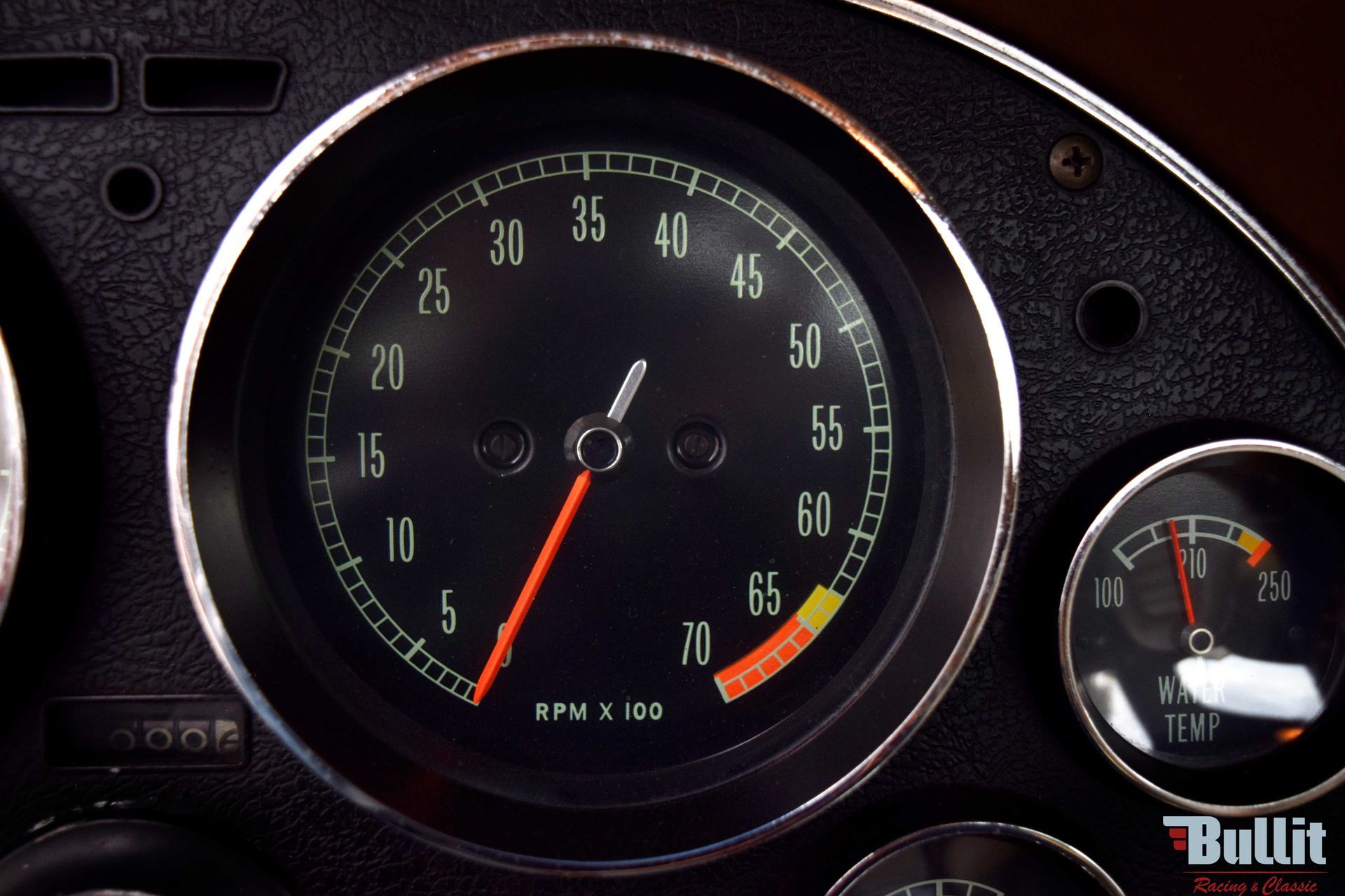 compteur de Chevrolet Corvette Sting Ray C2 427 burgundy de 1966