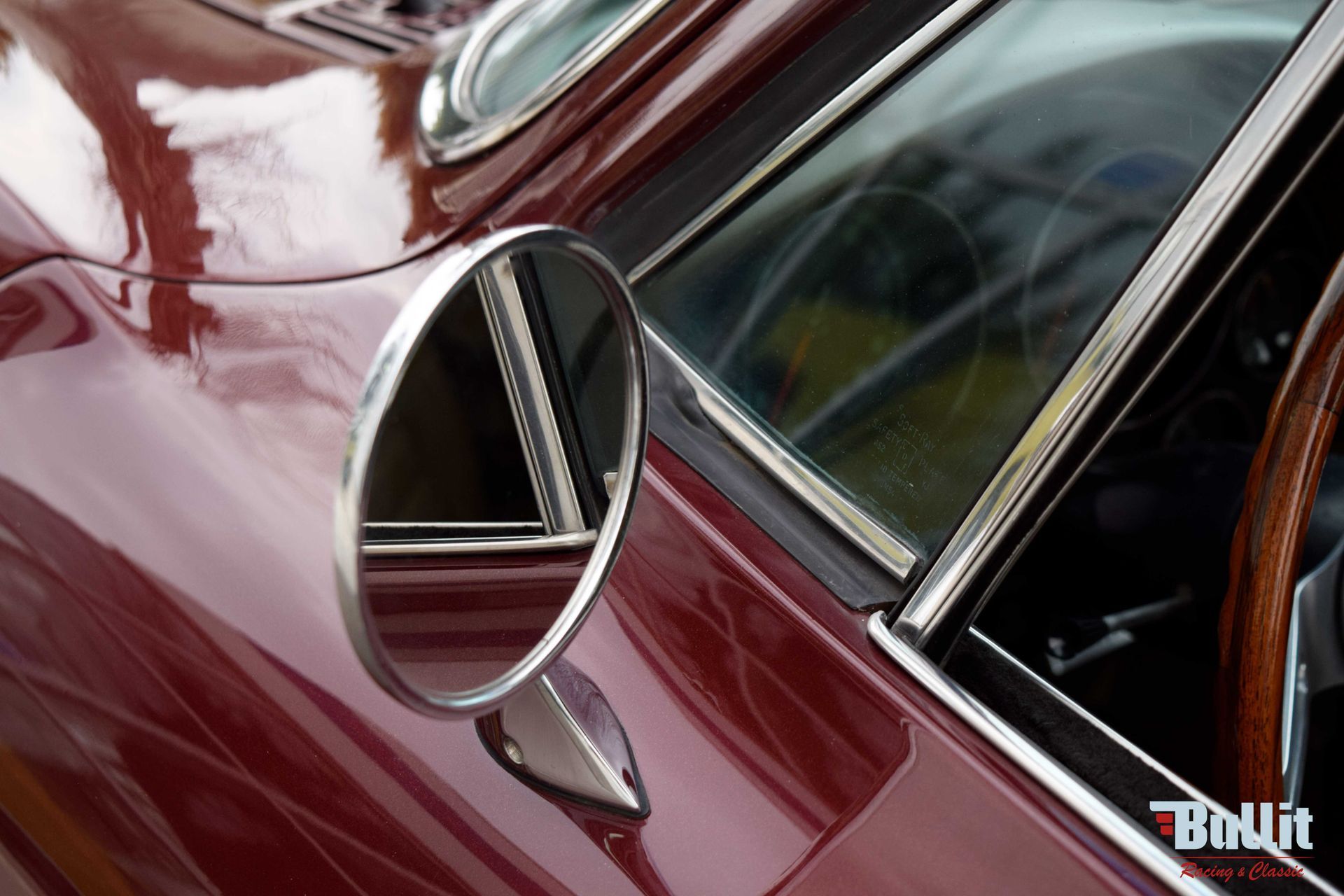 rétroviseur de Chevrolet Corvette Sting Ray C2 427 burgundy de 1966