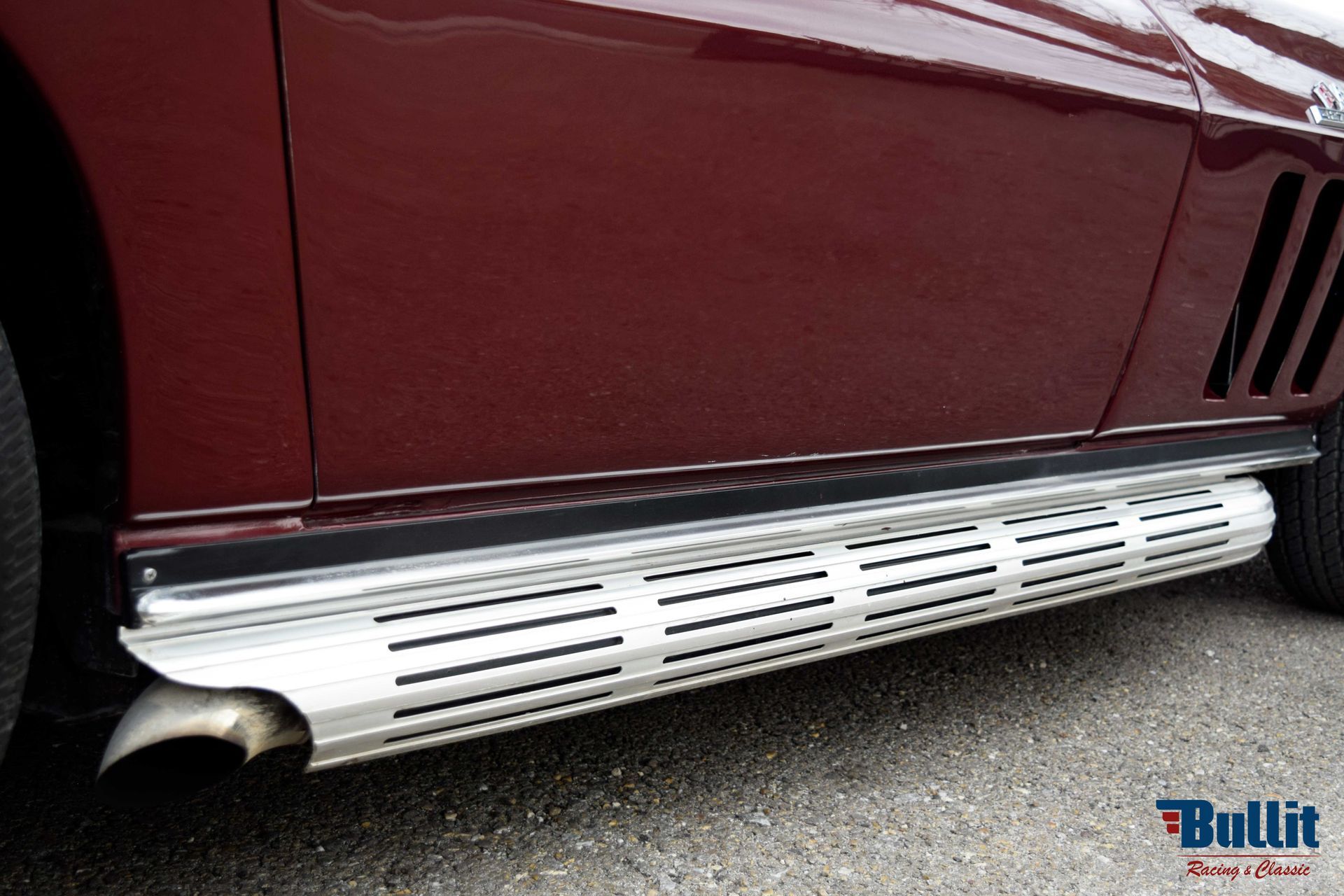 échappement de Chevrolet Corvette Sting Ray C2 427 burgundy de 1966