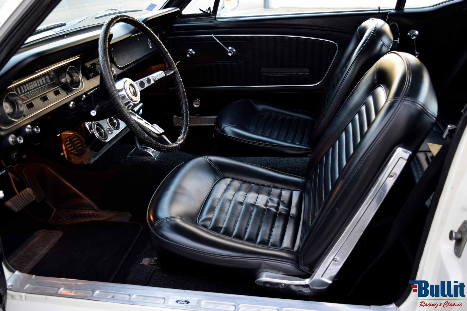 INTERIEUR FORD MUSTANG COUPE DE 1965