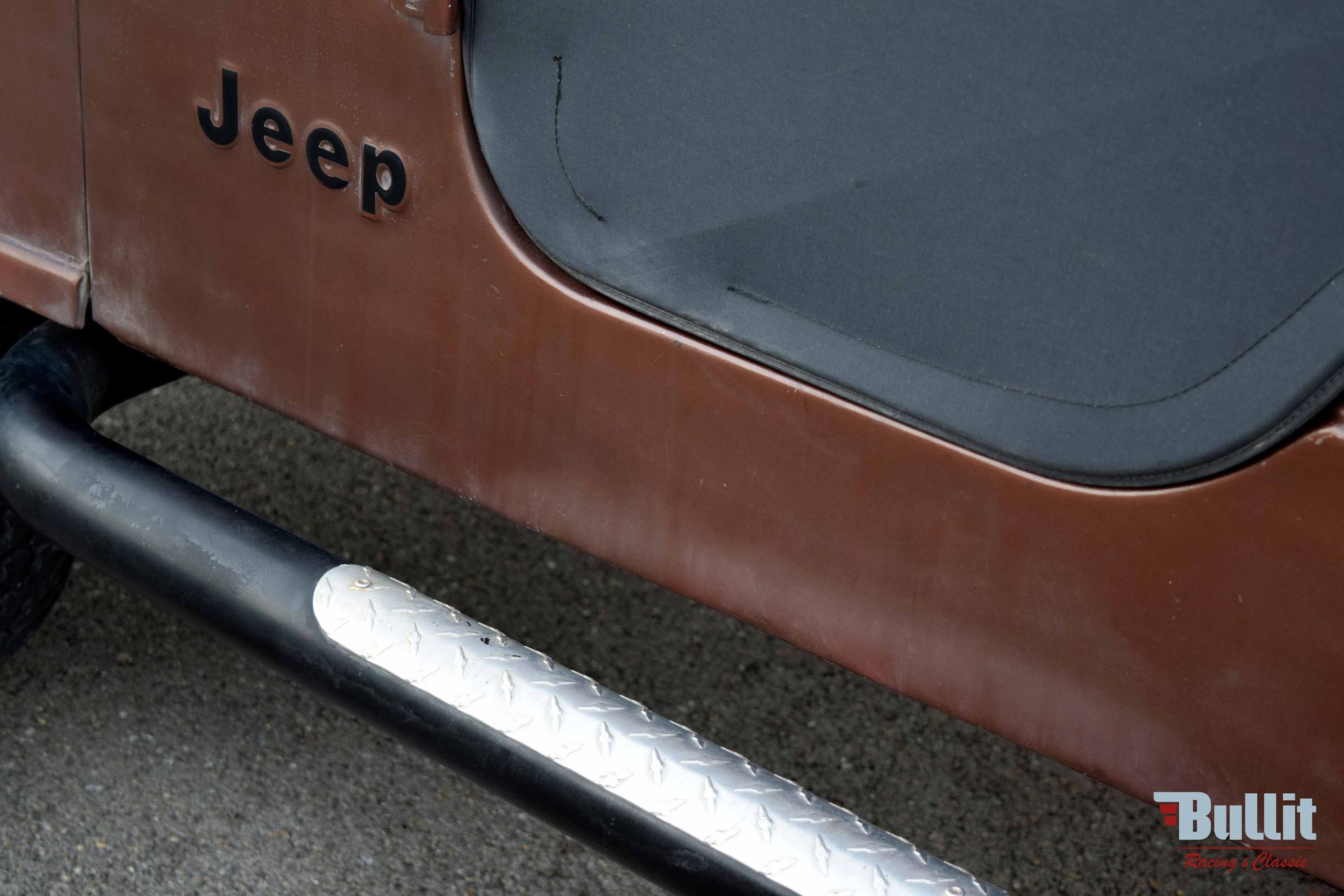 DETAIL CARROSSERIE JEEP CJ5 RENEGADE MARRON DE 1981