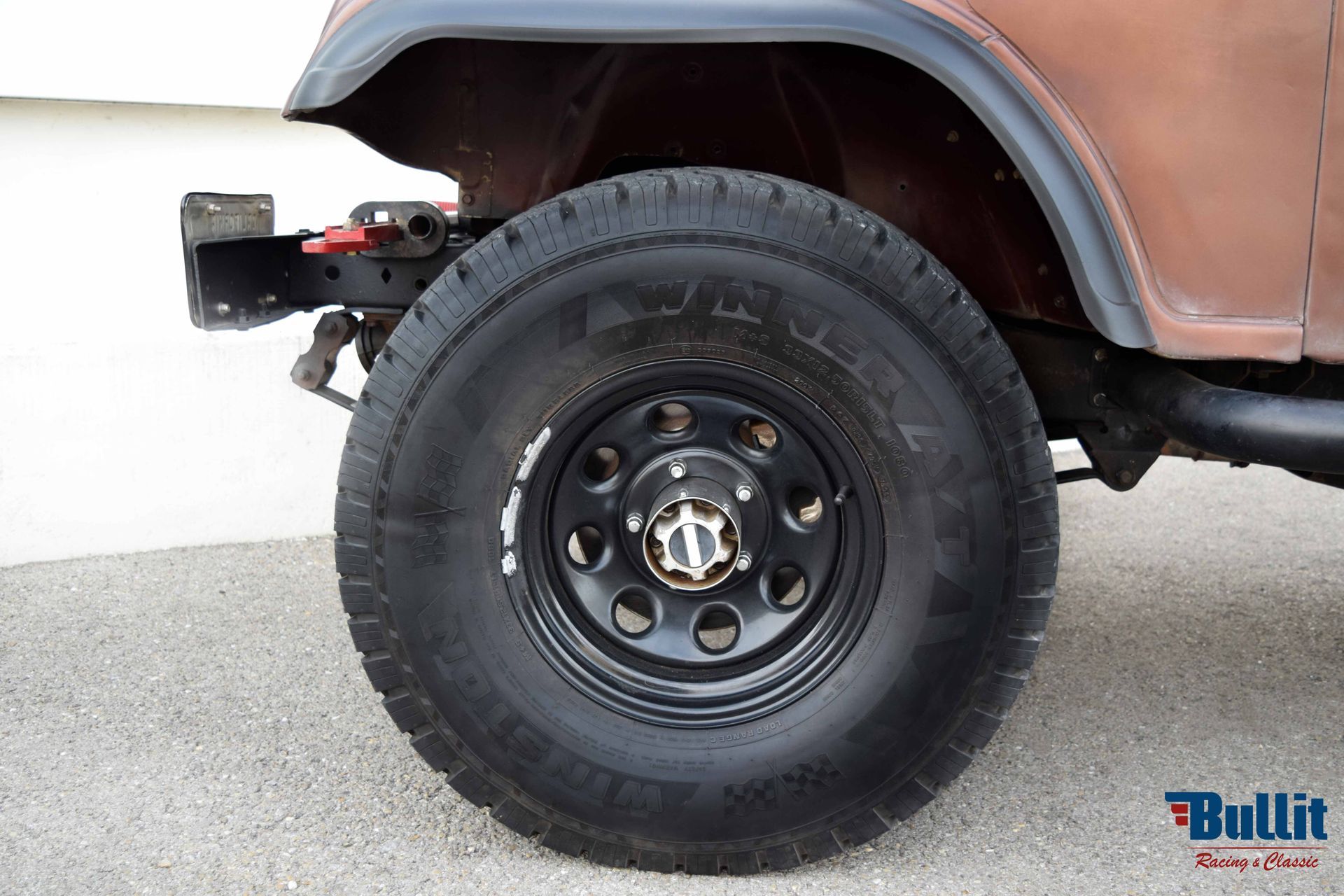 ROUE AVANT JEEP CJ5 RENEGADE MARRON DE 1981