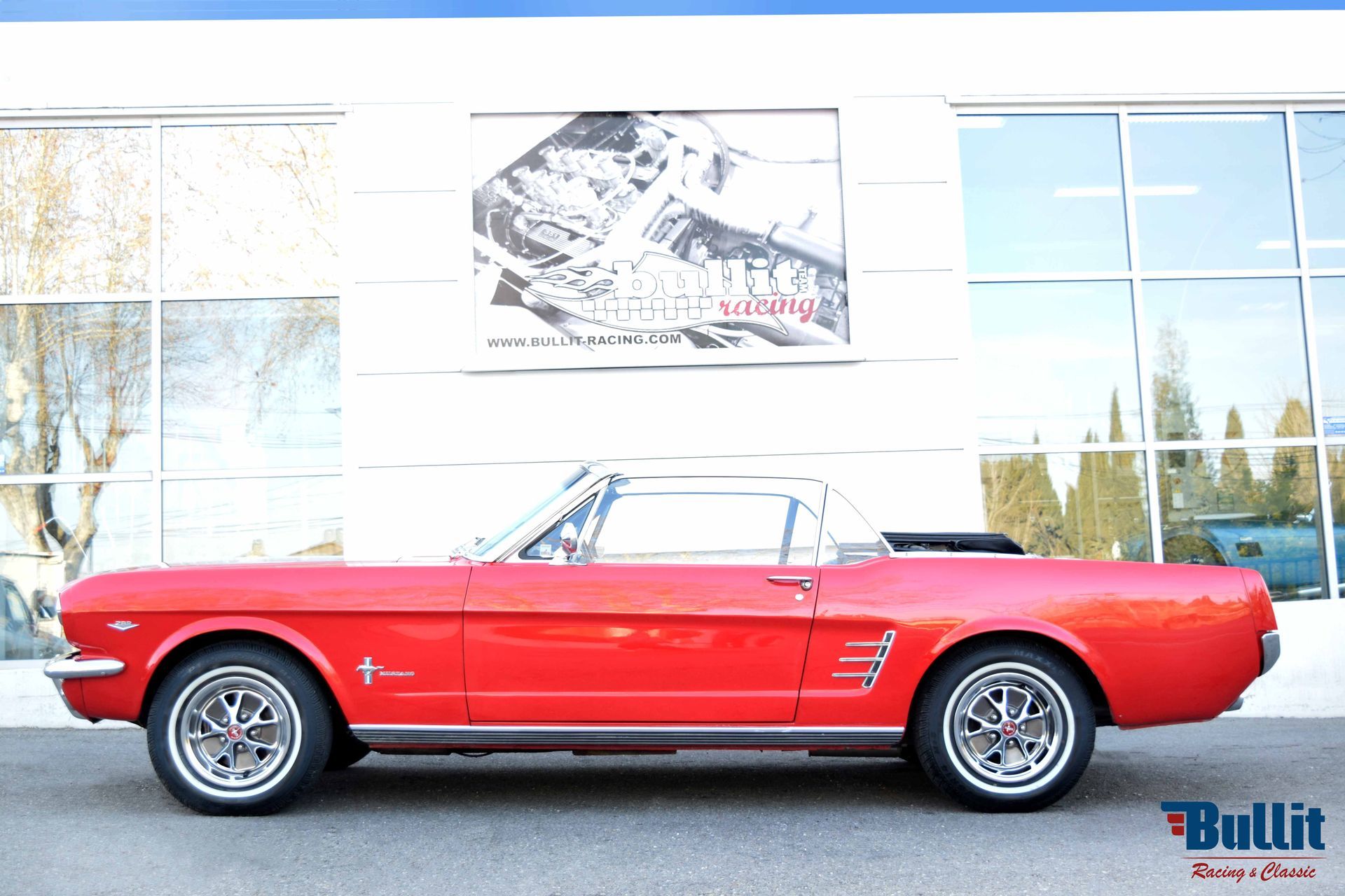 FORD MUSTANG CABRIOLET ROUGE DE 1966