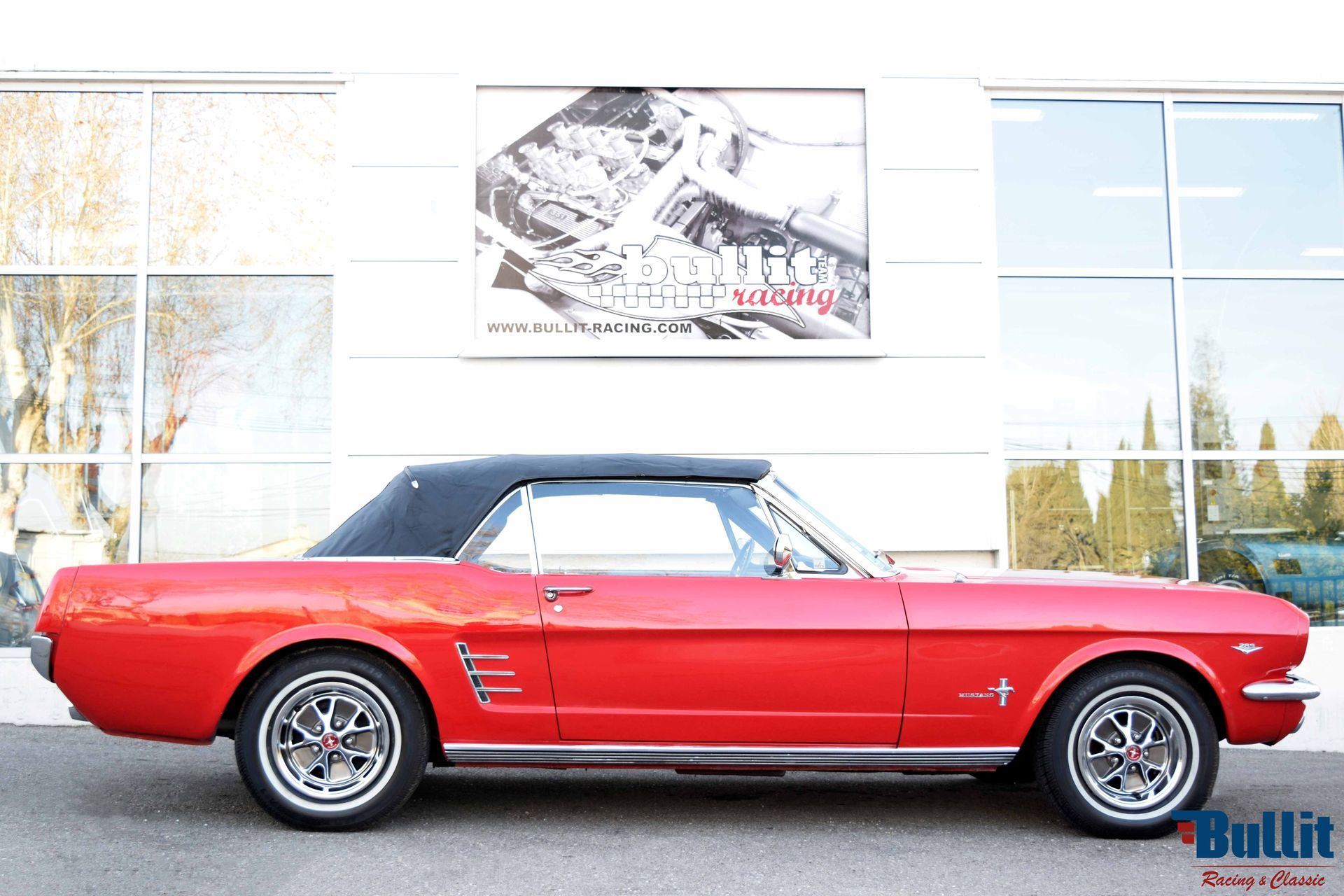 FORD MUSTANG CABRIOLET ROUGE DE 1966