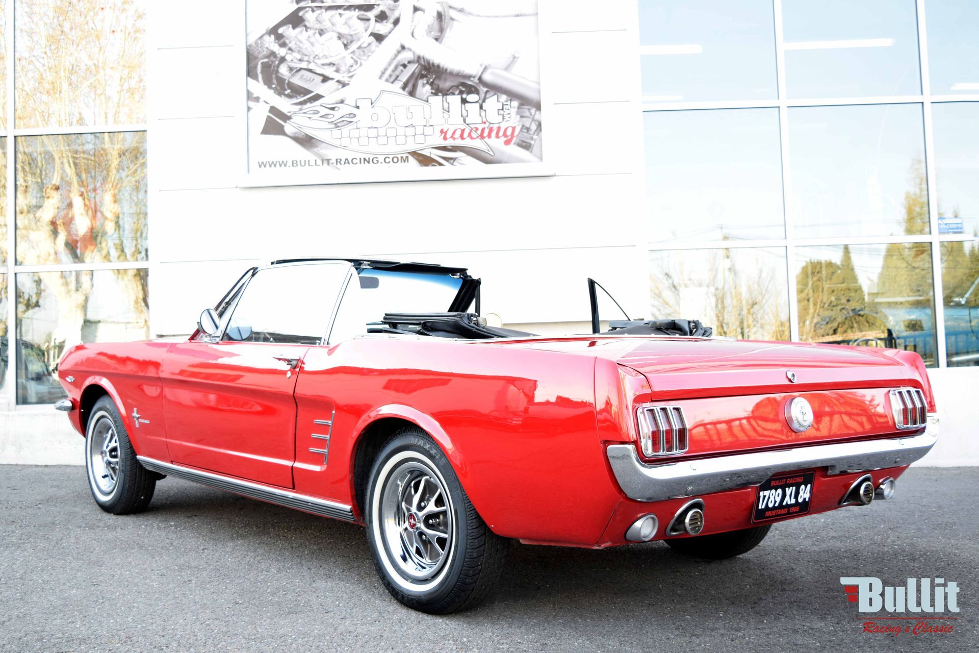 FORD MUSTANG CABRIOLET ROUGE DE 1966