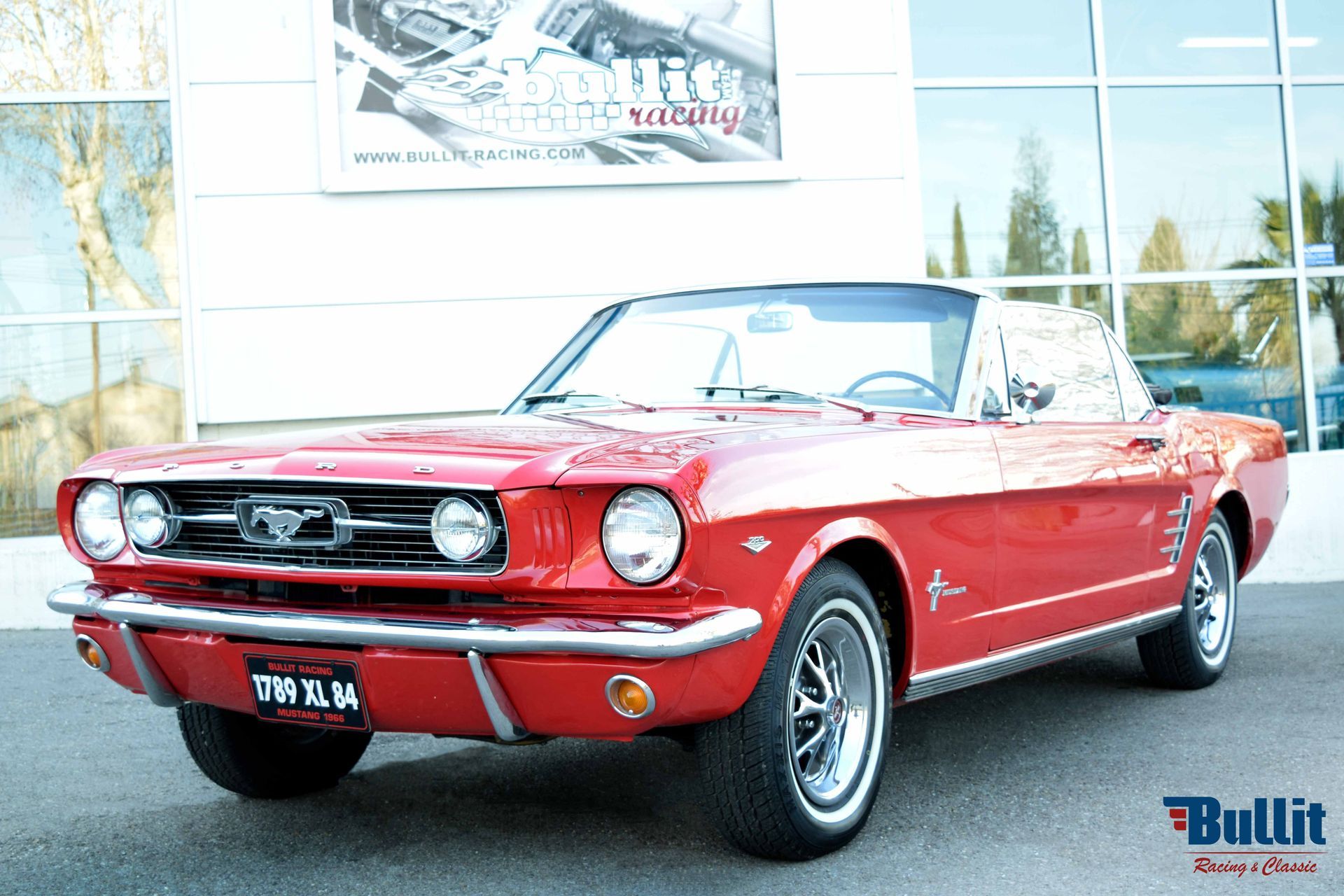FORD MUSTANG CABRIOLET ROUGE DE 1966