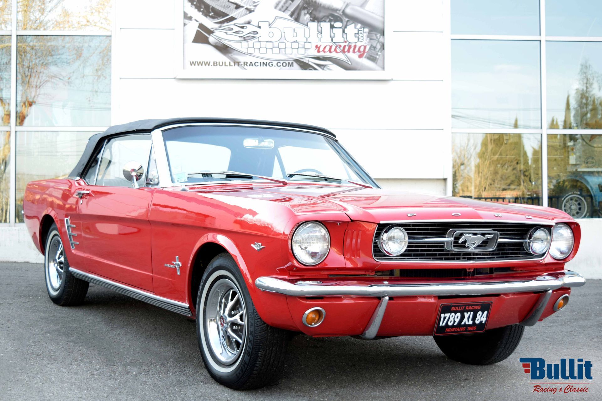 FORD MUSTANG CABRIOLET ROUGE DE 1966