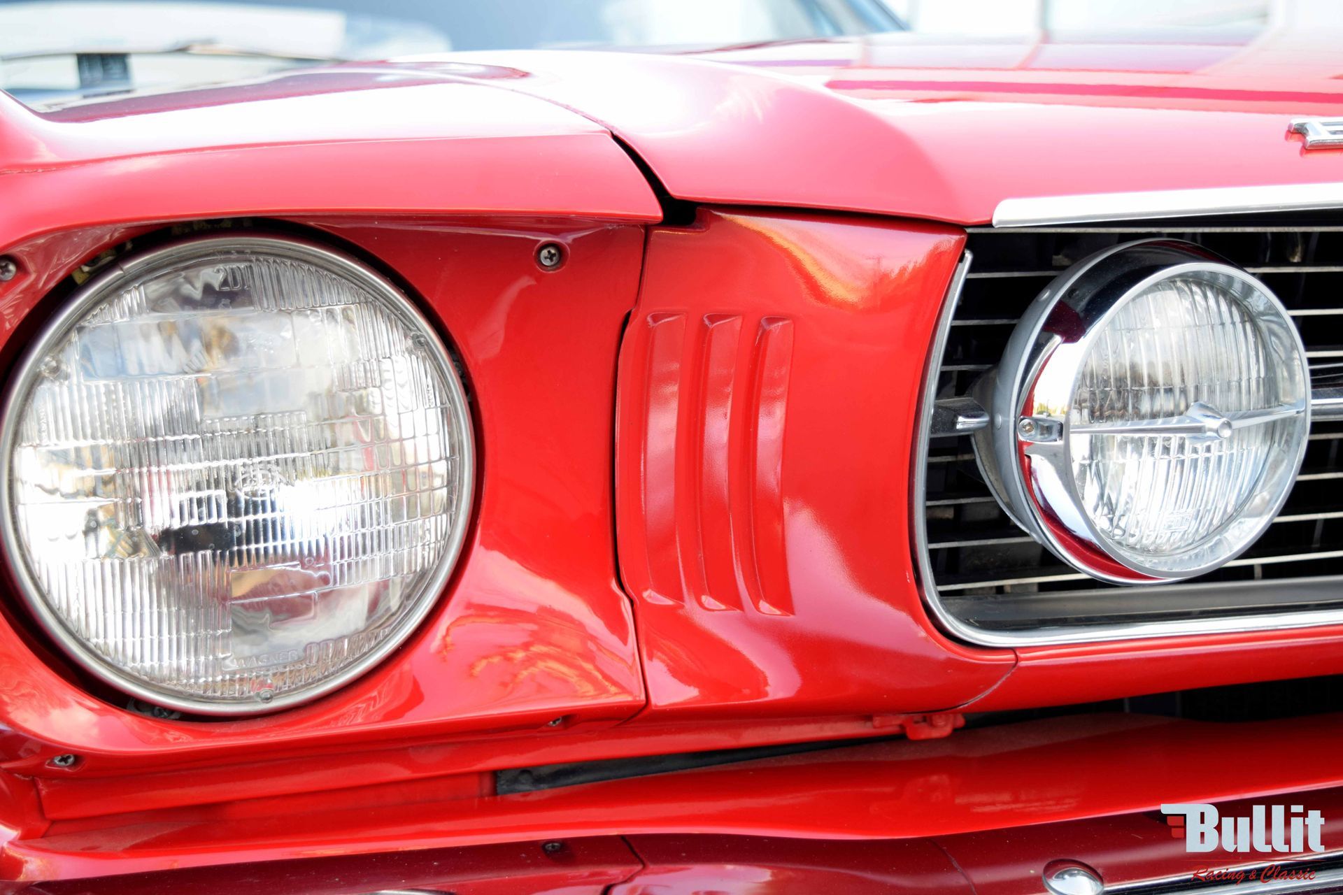 PHARES FORD MUSTANG CABRIOLET ROUGE DE 1966