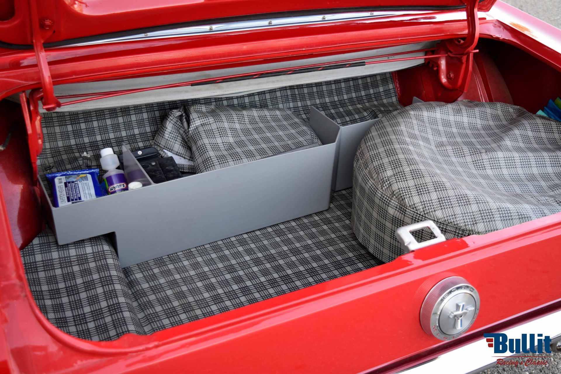 MALLE ARRIERE COFFRE FORD MUSTANG CABRIOLET ROUGE DE 1966