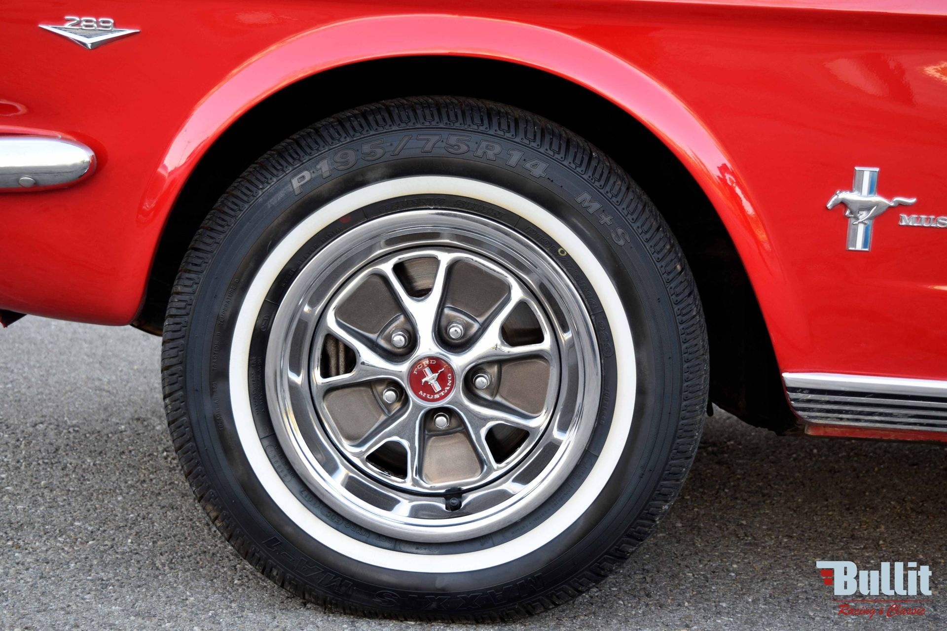 ROUE FORD MUSTANG CABRIOLET ROUGE DE 1966