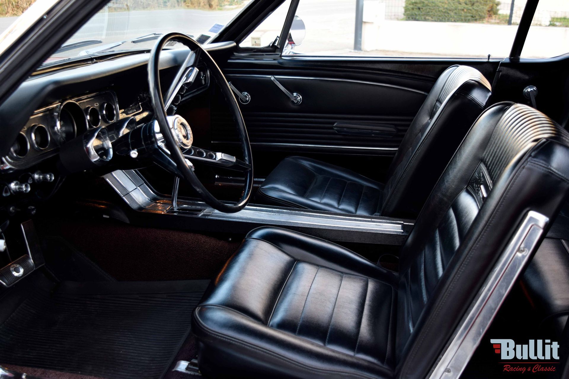 INTERIEUR FORD MUSTANG CABRIOLET ROUGE DE 1966