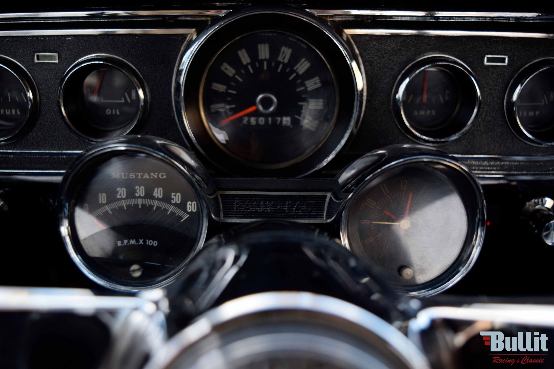 RALLY-PAC DE FORD MUSTANG CABRIOLET ROUGE DE 1966