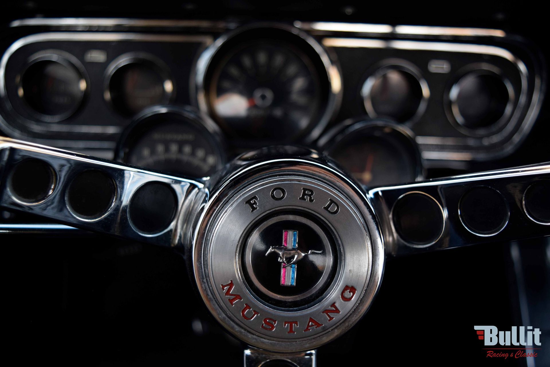 VOLANT DE FORD MUSTANG CABRIOLET ROUGE DE 1966