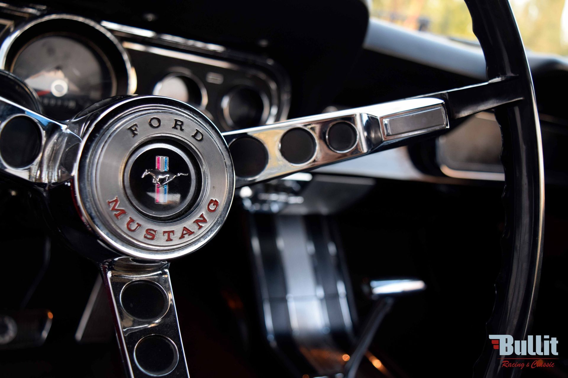 VOLANT DE FORD MUSTANG CABRIOLET ROUGE DE 1966
