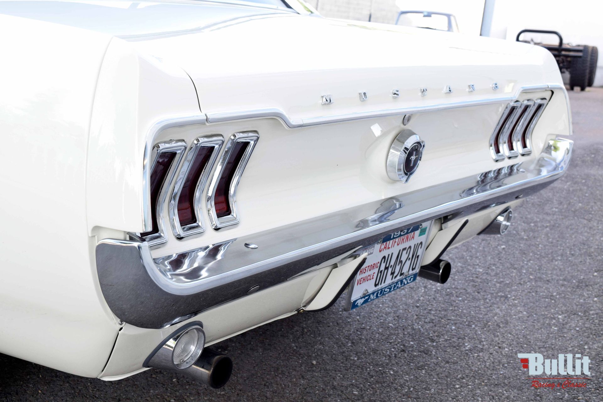 Ford mustang coupé blanc 289 de 1967
