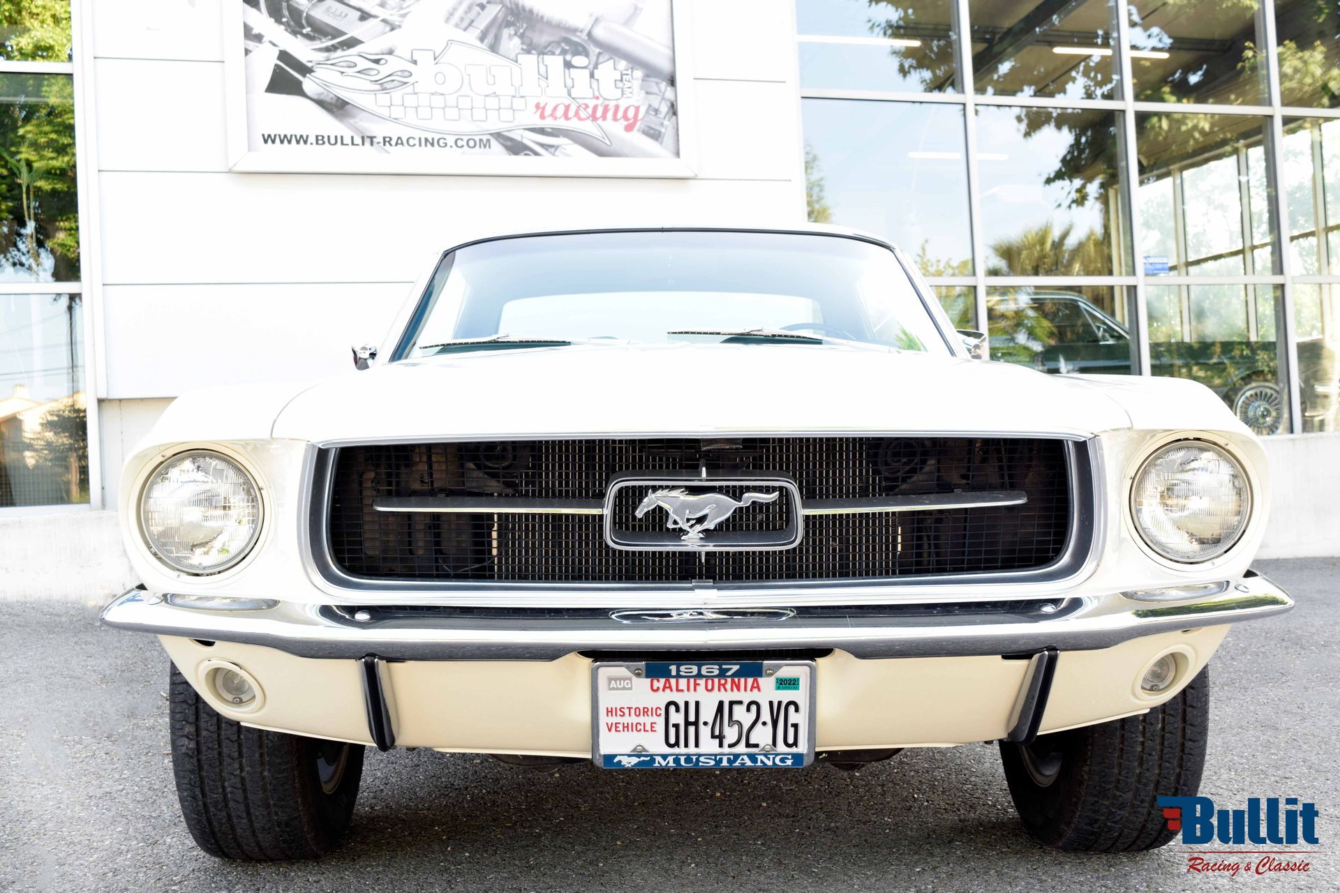 Ford mustang coupé blanc 289 de 1967